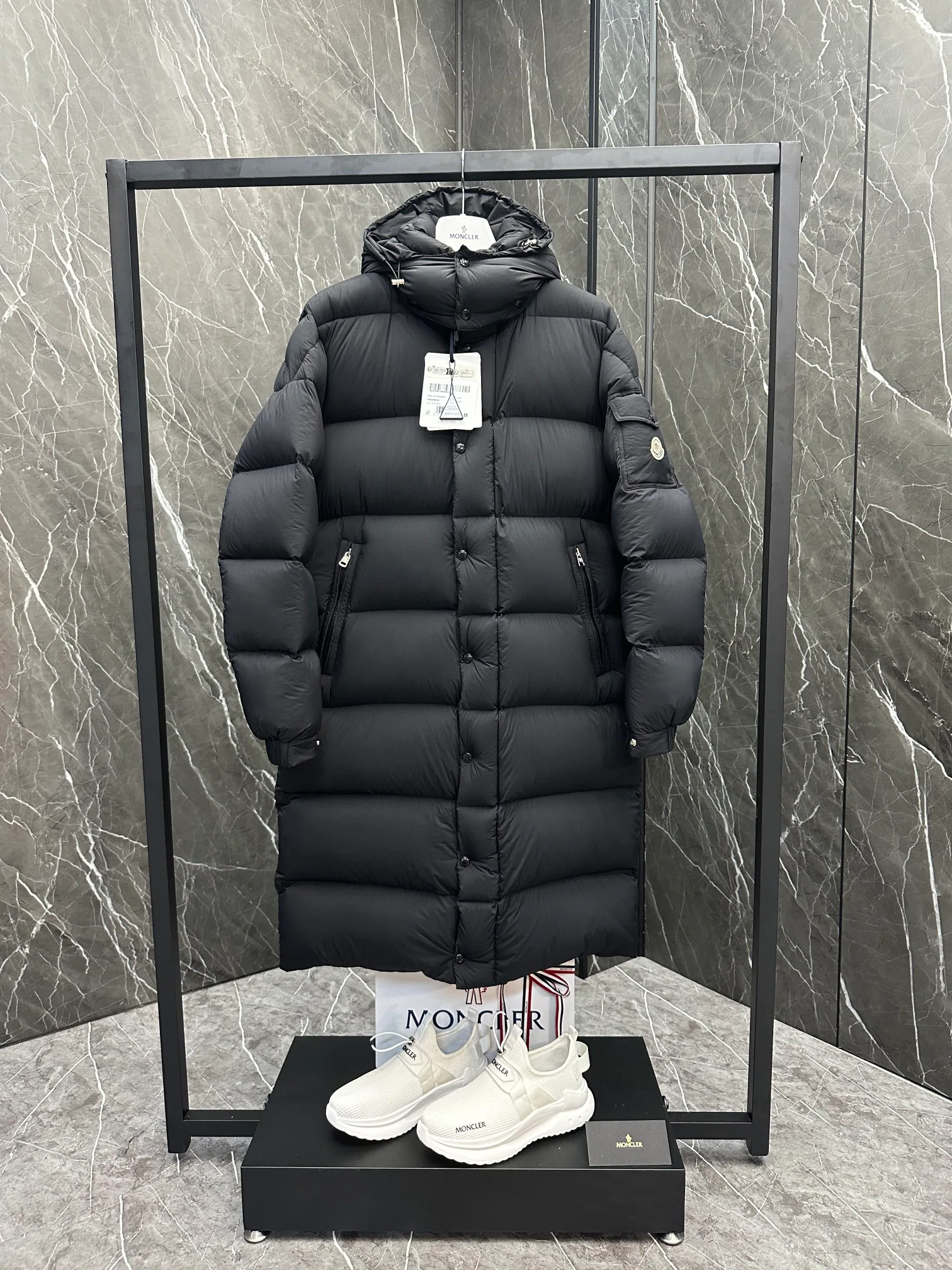Куртки И Пуховики Мужские Moncler 18684490
