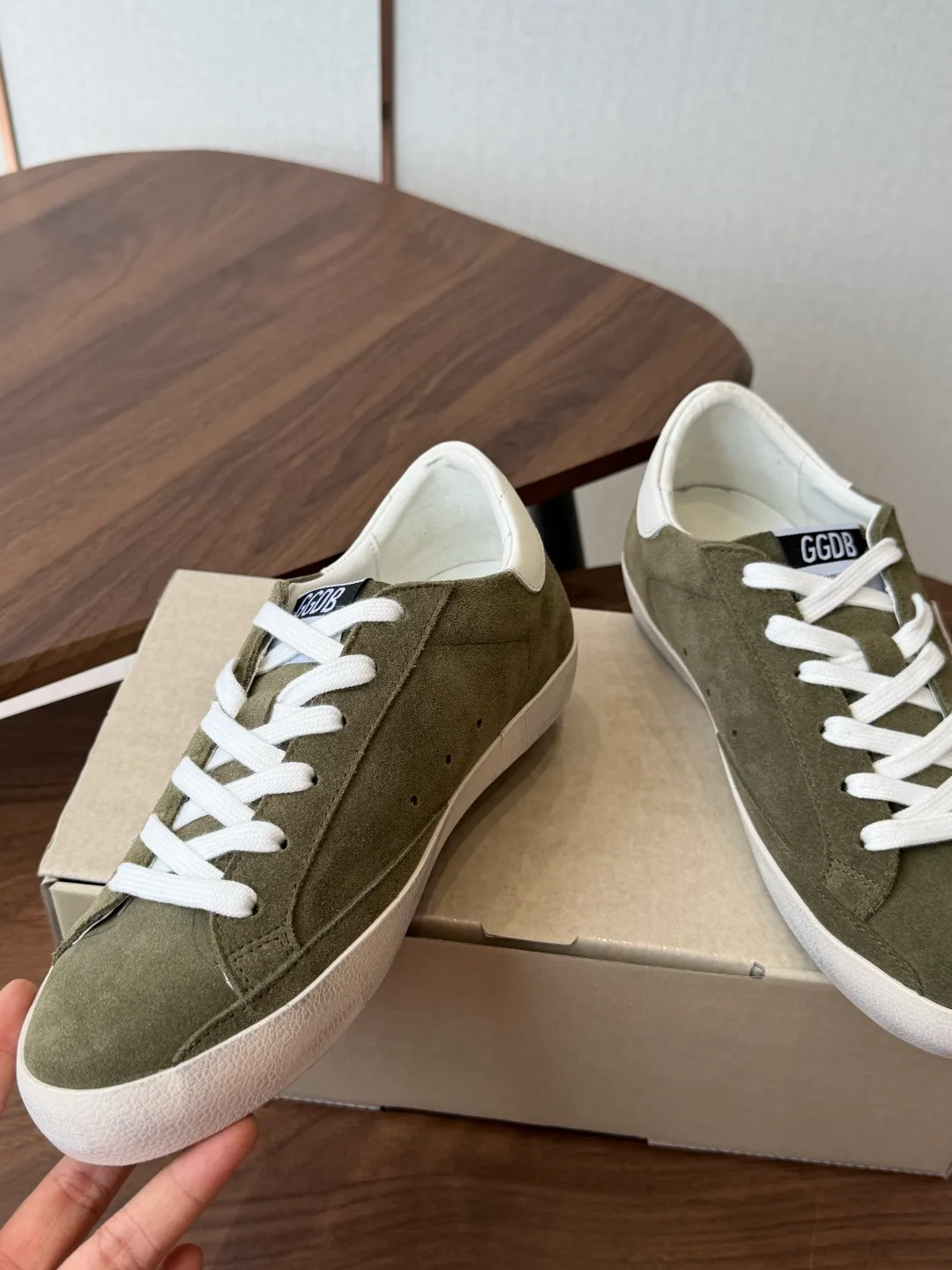 Women's Sneakers GOLDEN GOOSE 18146569