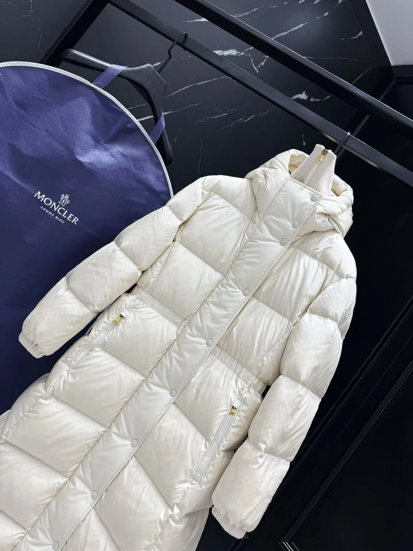 Women's Jackets And Down Jackets MONCLER 17810376