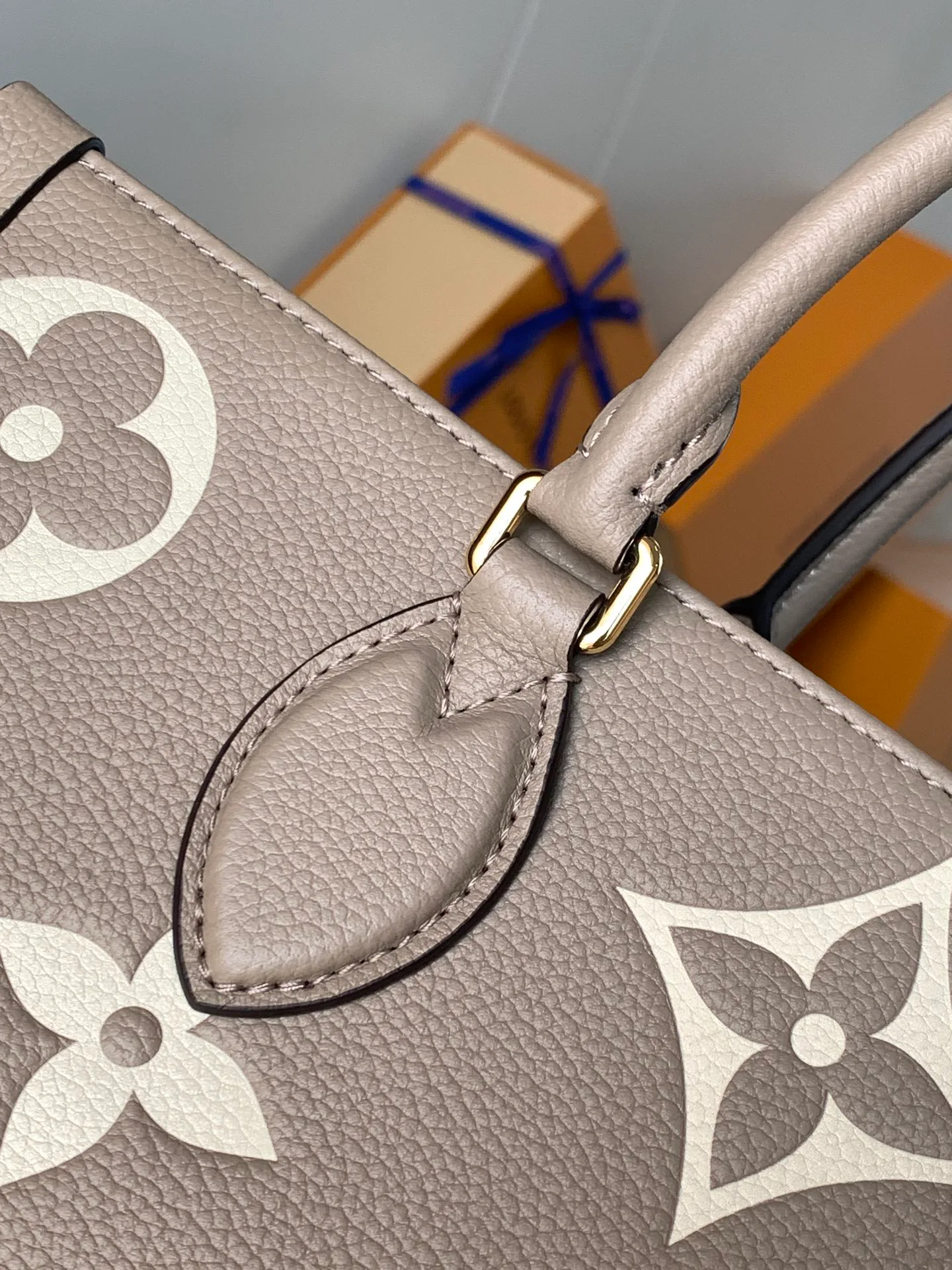Women's Classic Handbags LOUIS VUITTON 18148126