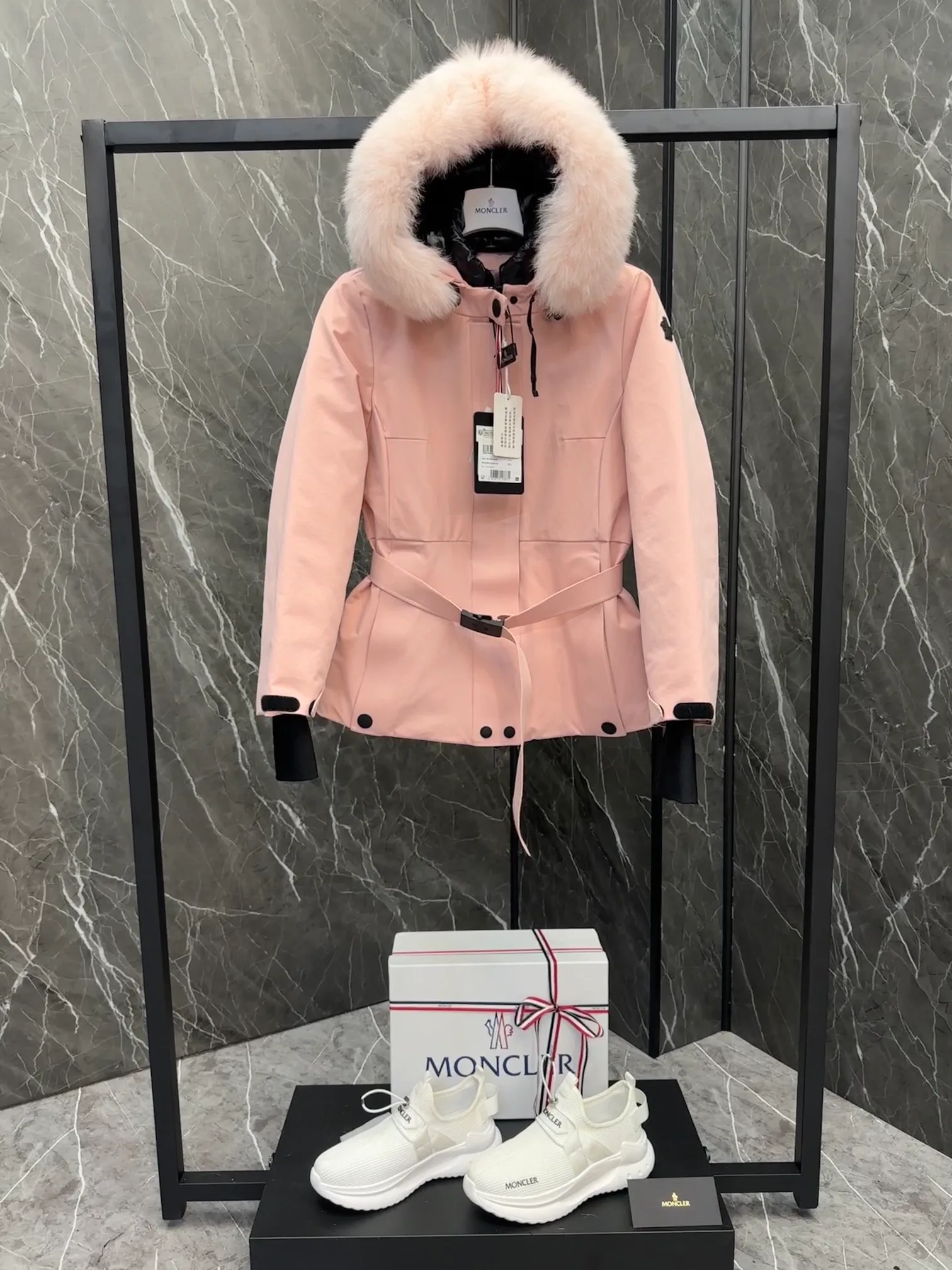 Women's Jackets And Down Jackets MONCLER 18133803