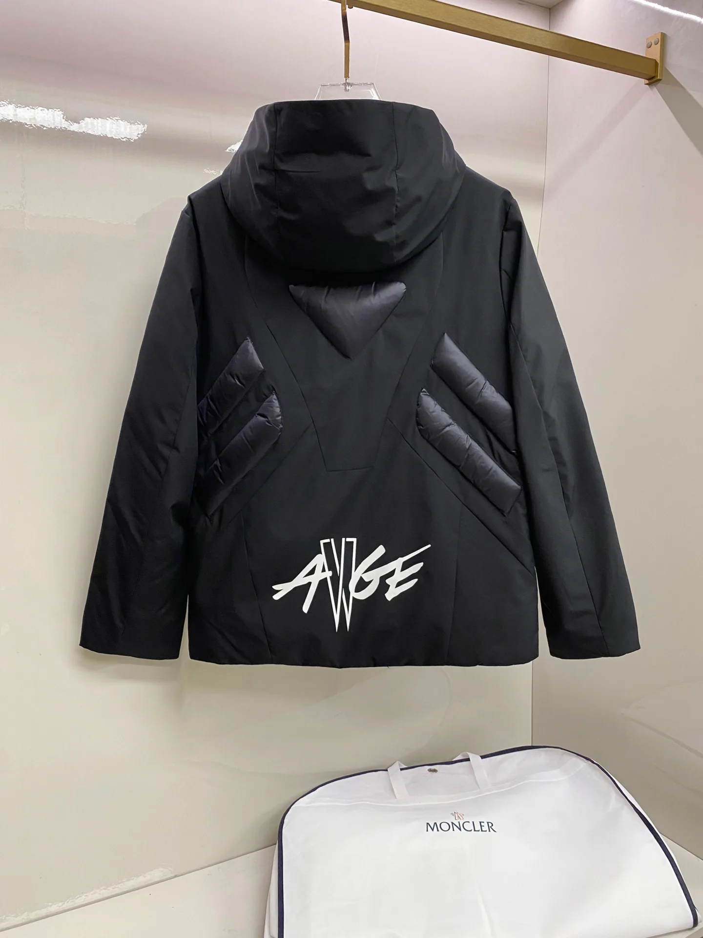 Men's Jackets And Down Jackets MONCLER 18029238