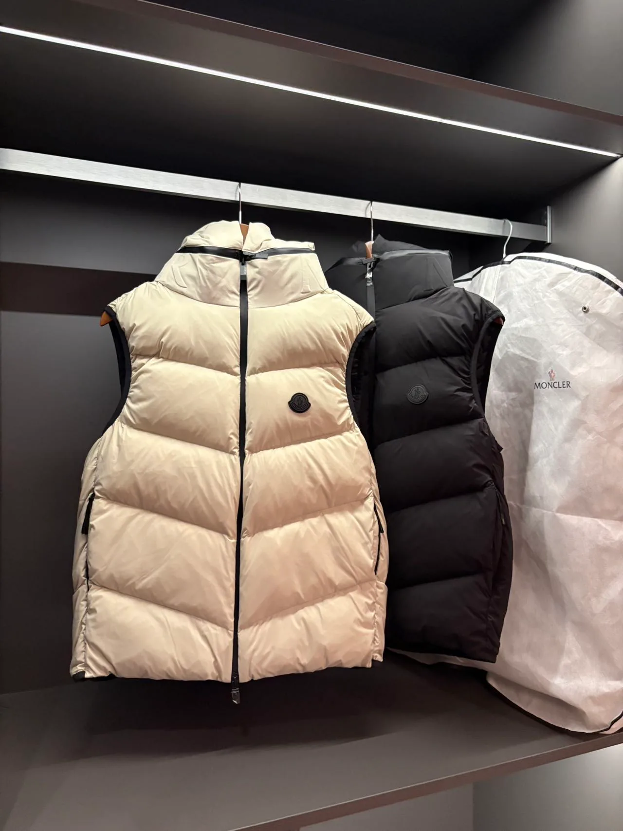 Men's Vests MONCLER 18111046