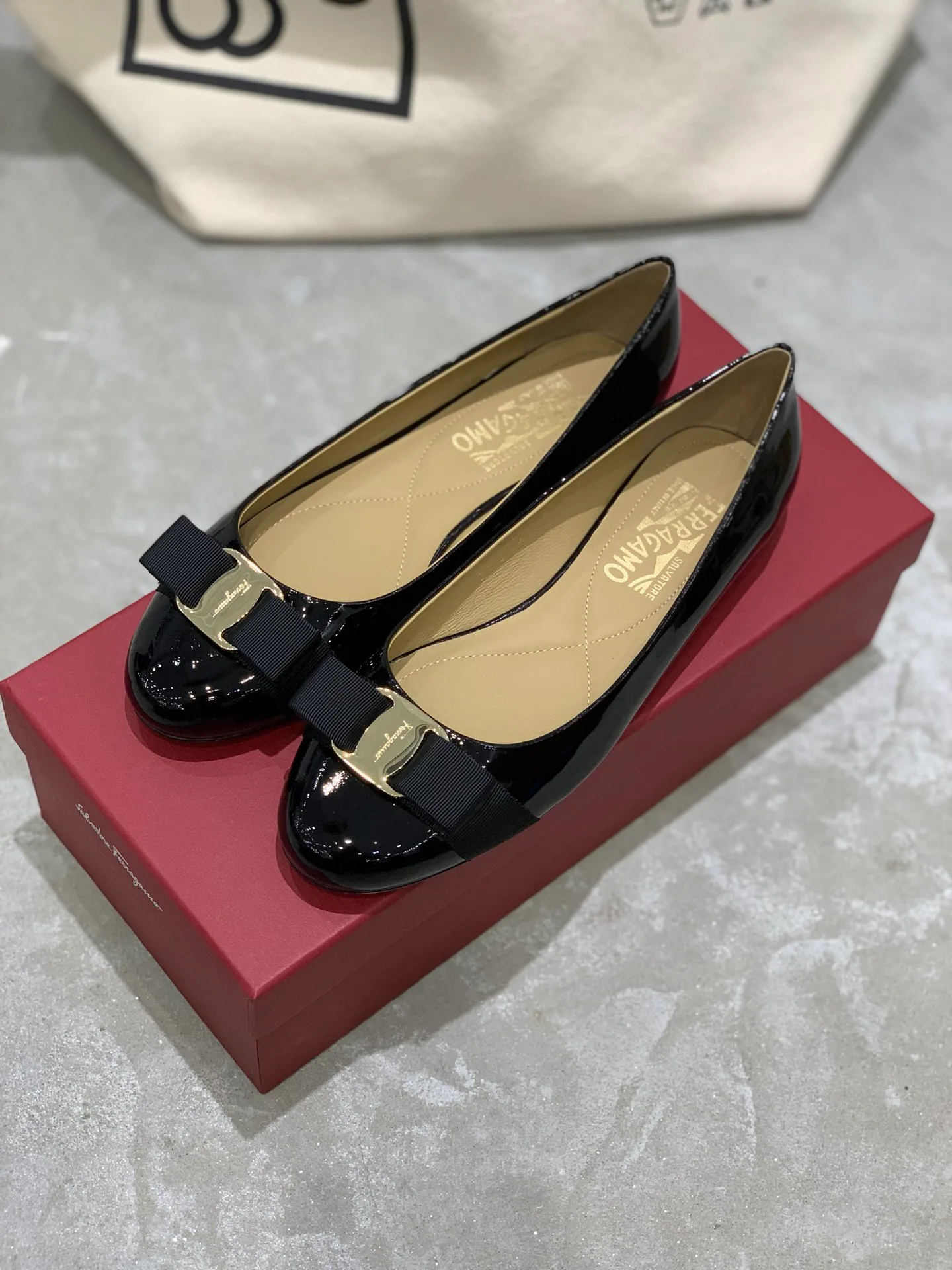 Women's Ballet Flats SALVATORE FERRAGAMO 18340632