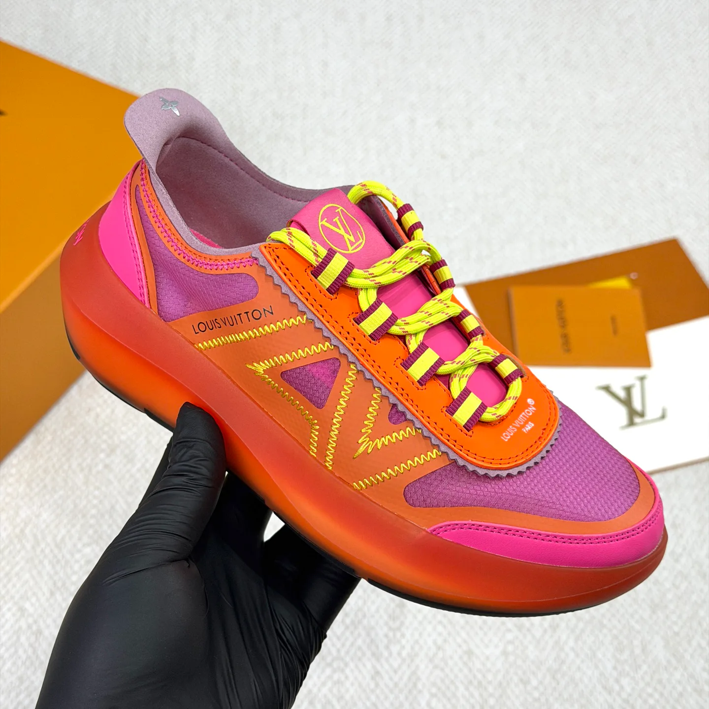 Women's Sneakers LOUIS VUITTON 18265148