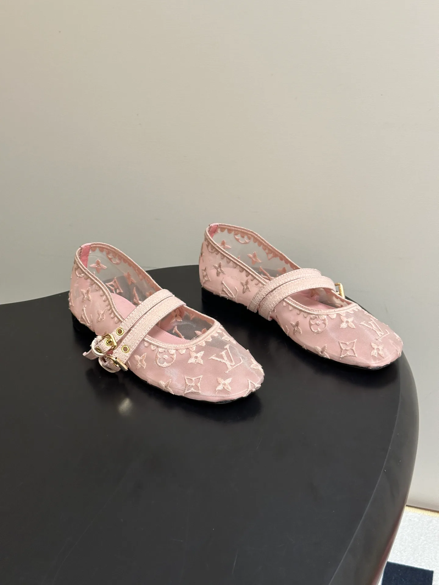 Women's Ballet Flats LOUIS VUITTON 18340938