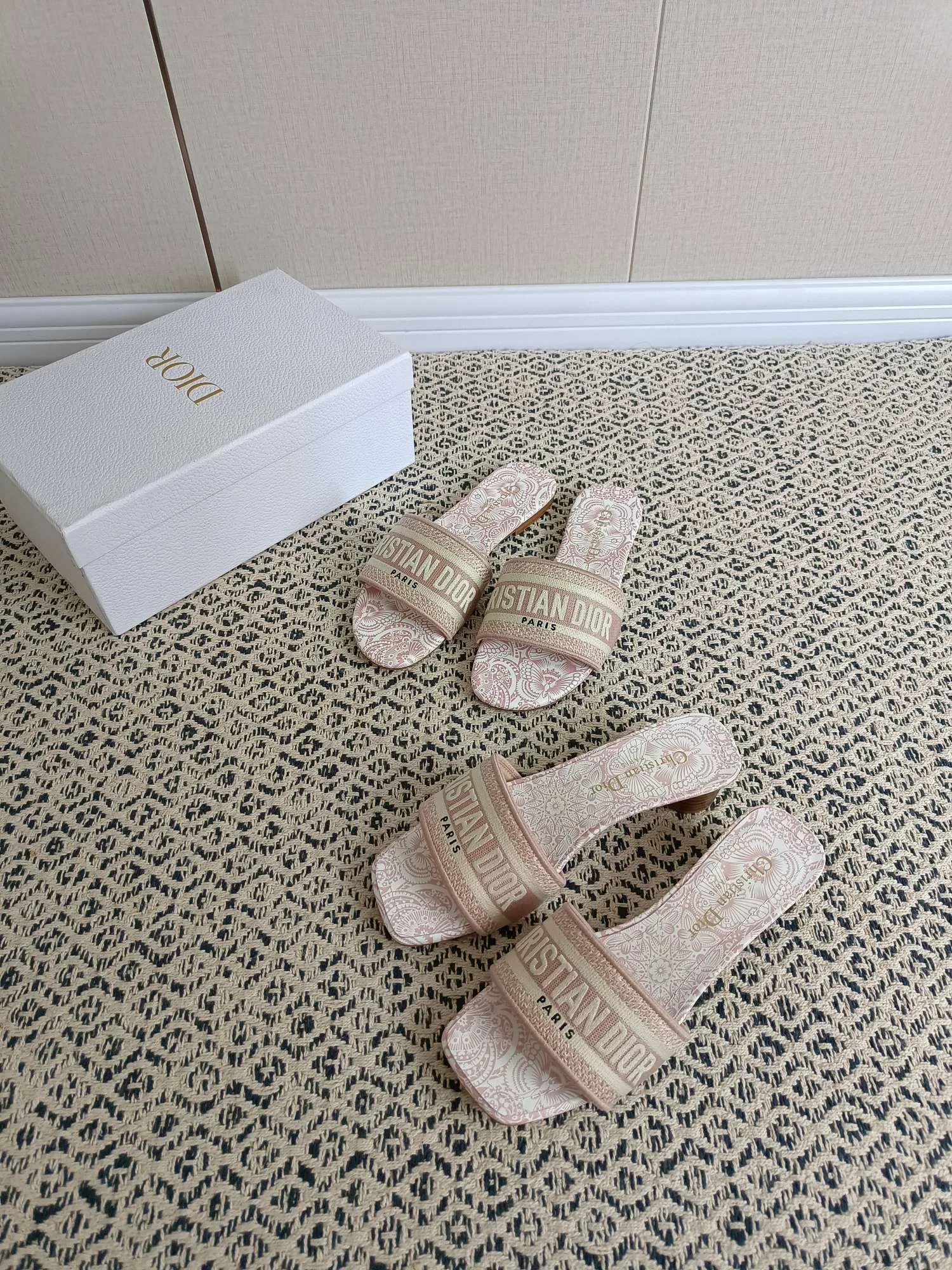 Women's Flip-Flops CHRISTIAN DIOR 17998139