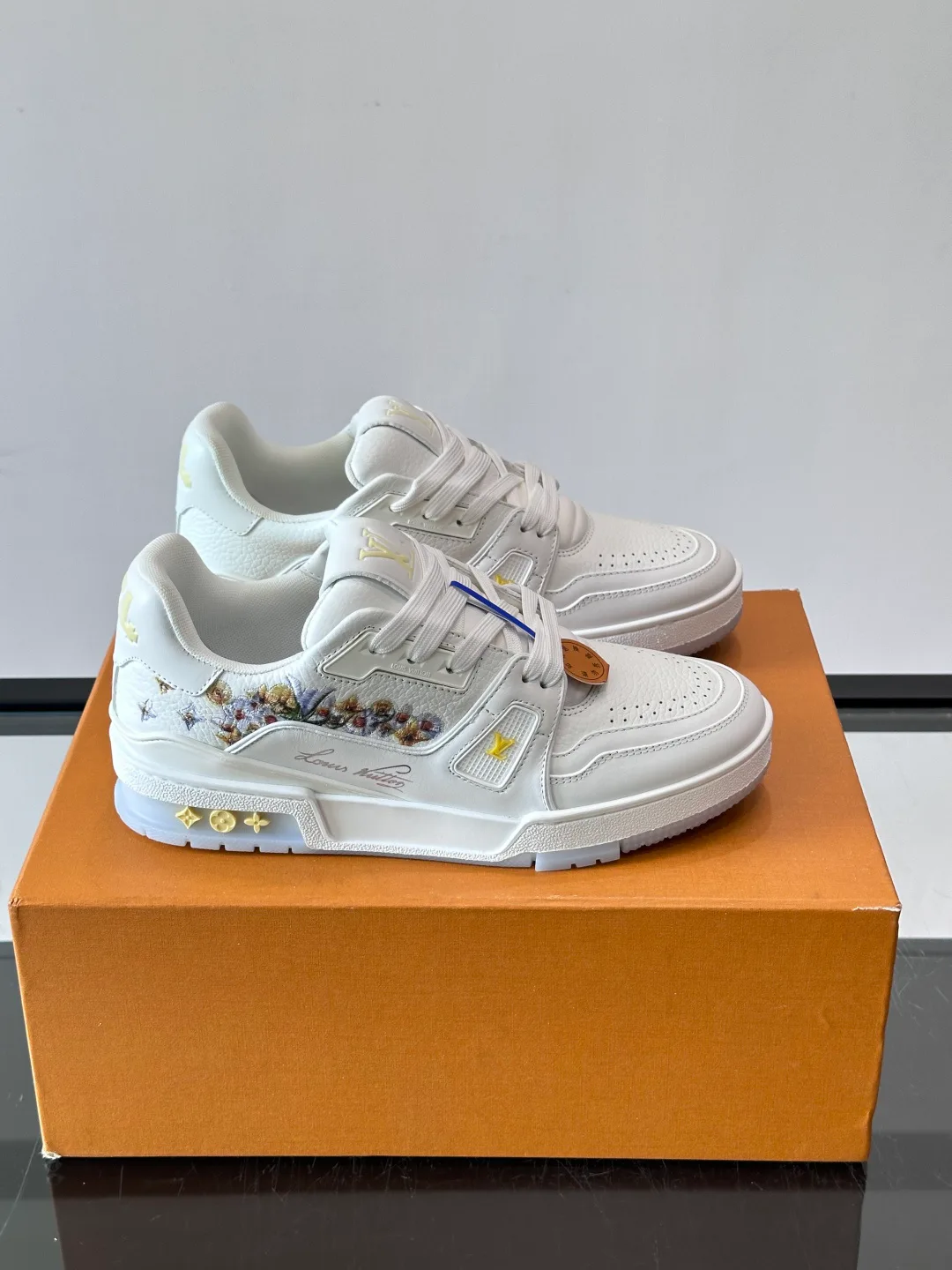 Women's Sneakers LOUIS VUITTON 17588568