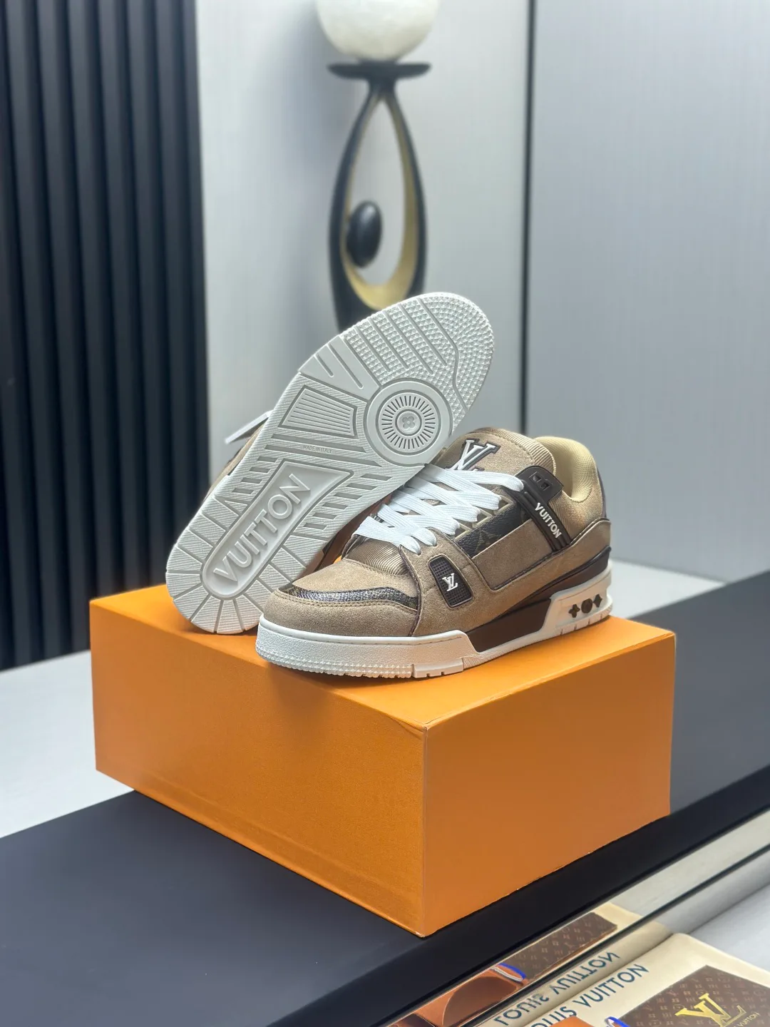 Women's Sneakers LOUIS VUITTON 18011614