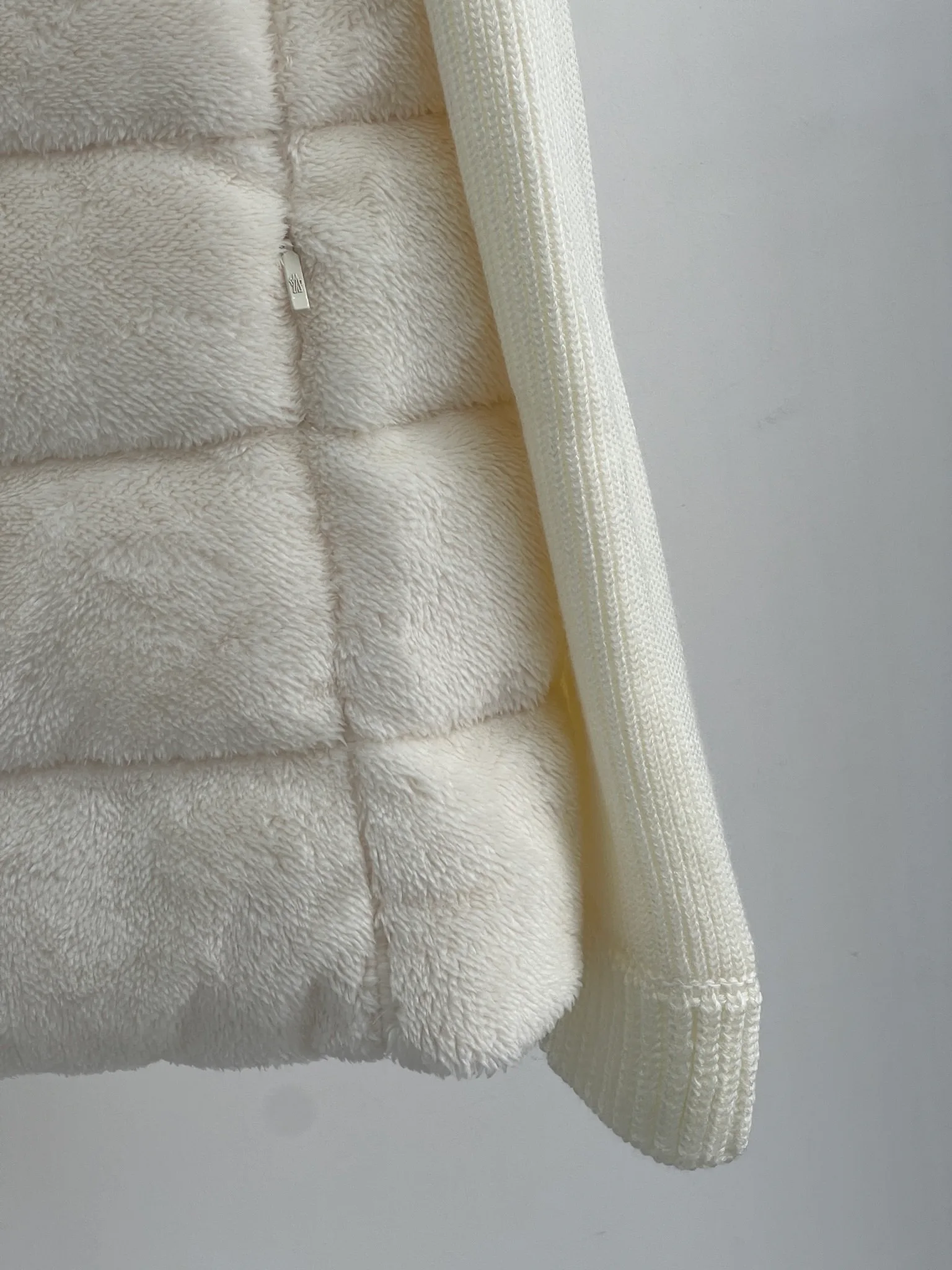 Women's Jackets And Down Jackets MONCLER 18416236