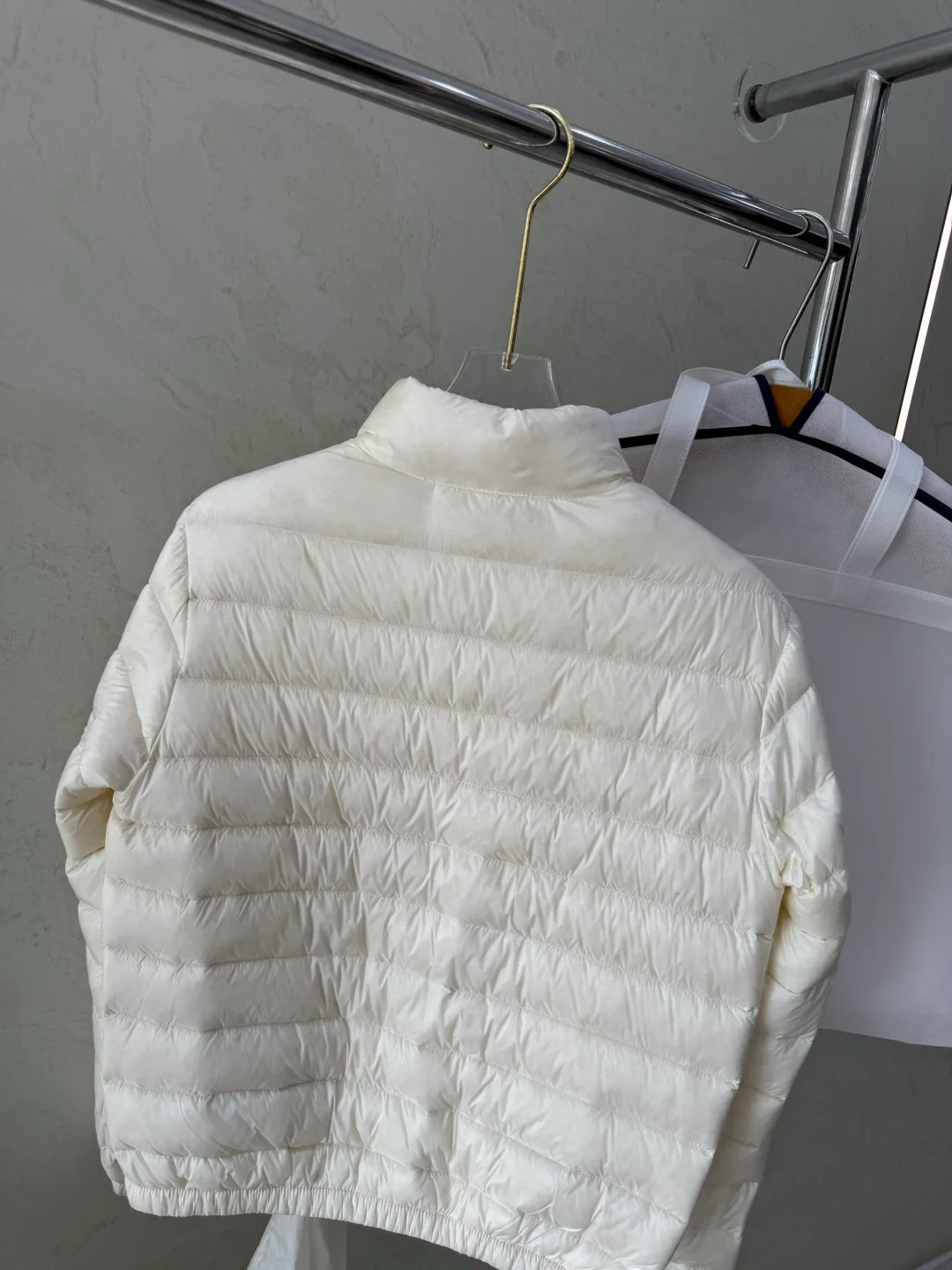 Women's Jackets And Down Jackets MONCLER 18043471