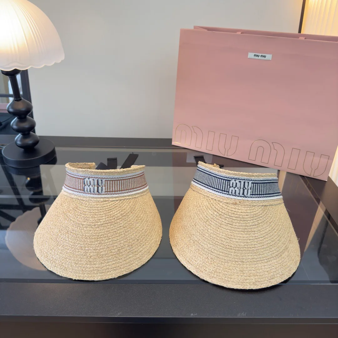 Hats MIU MIU 17562438