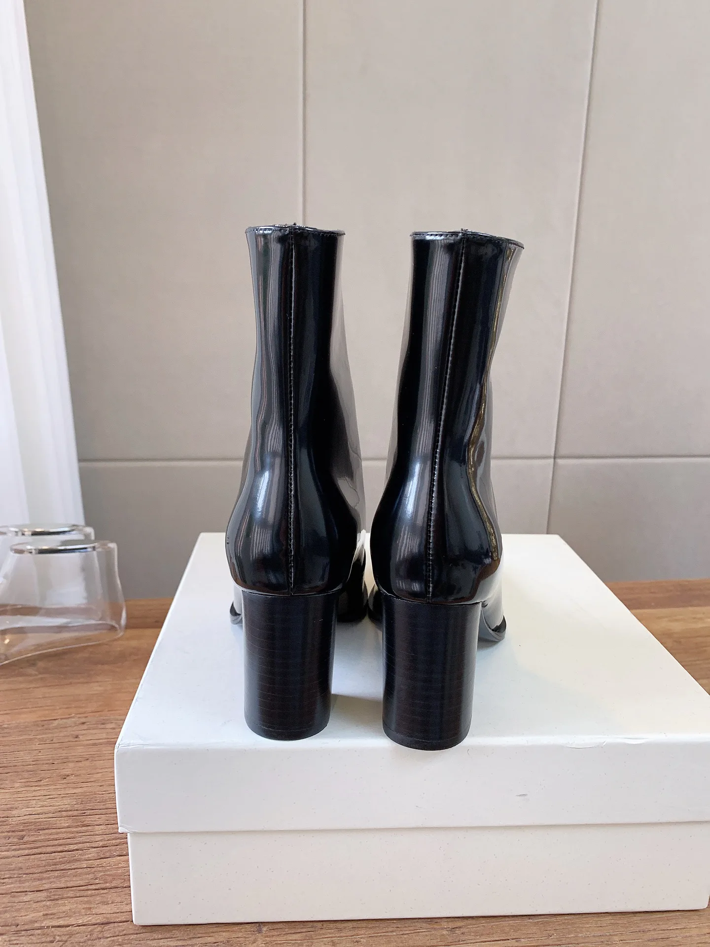 Women's Booties SAINT LAURENT 18365365