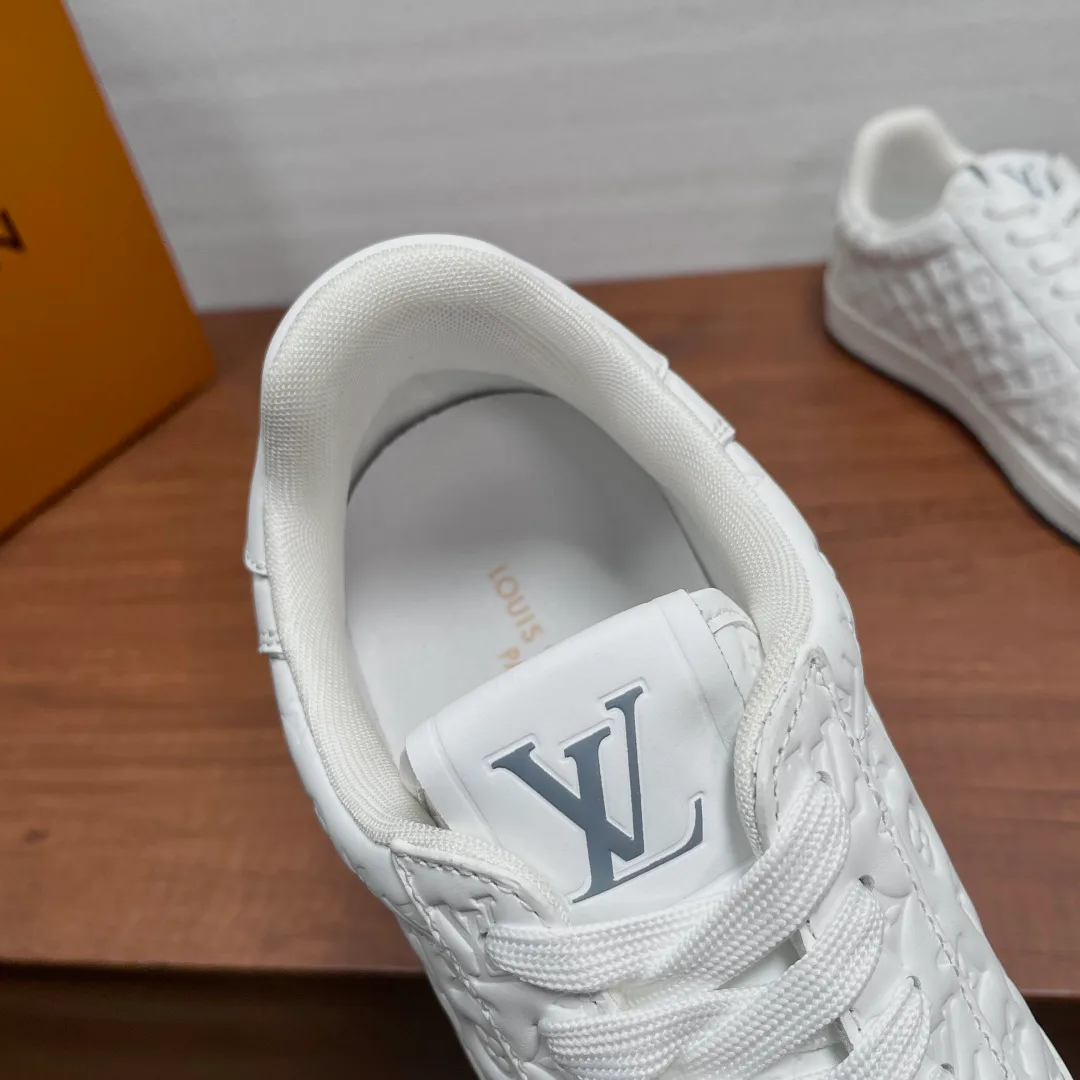 Men's Sneakers LOUIS VUITTON 18100783