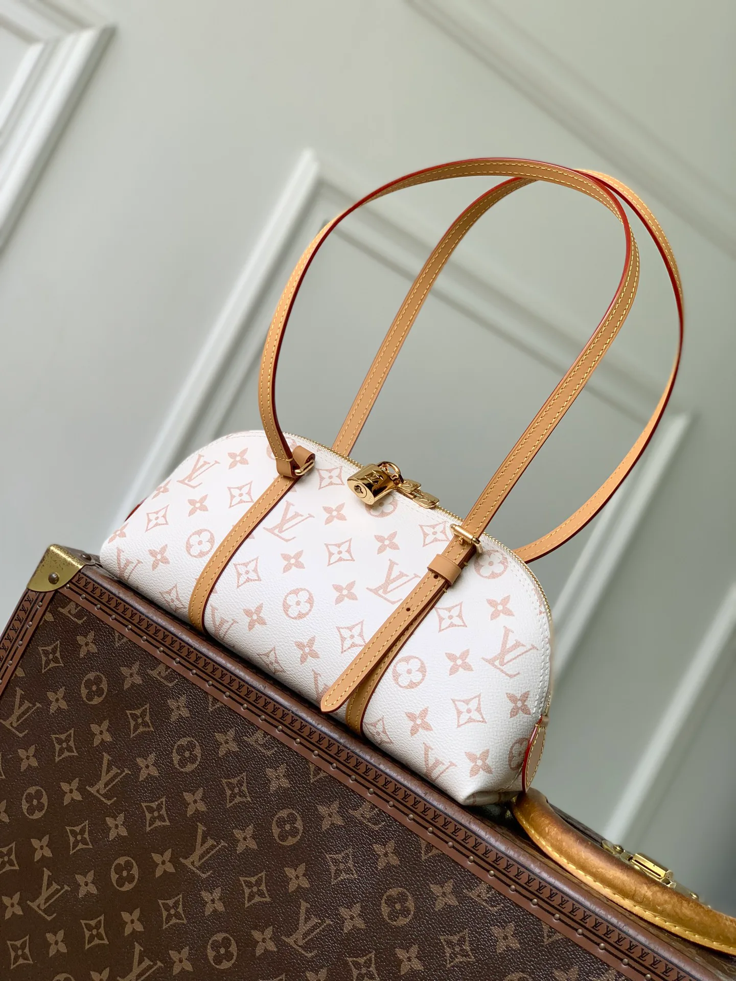 Women's Shoulder Bags LOUIS VUITTON 18147521