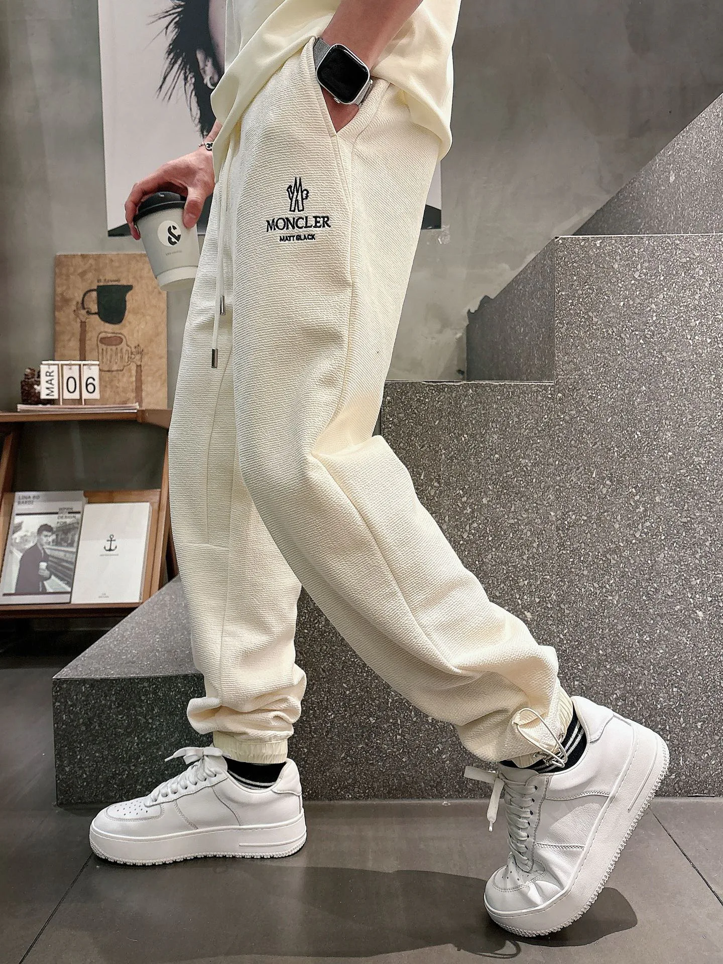 Брюки Мужские Moncler 18596893