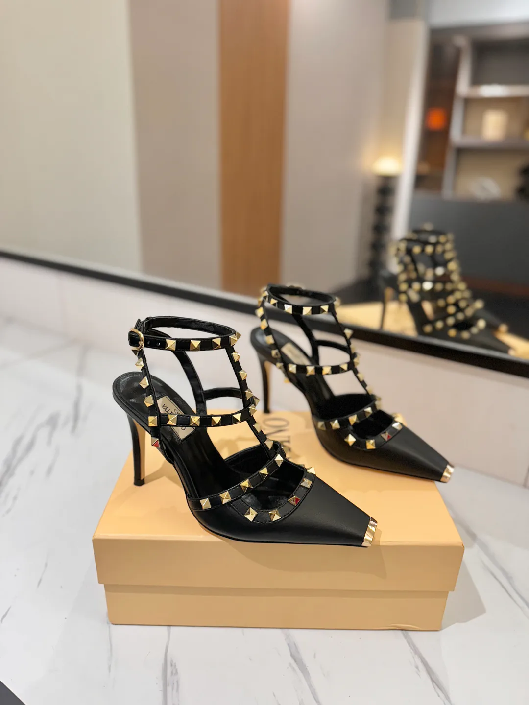 Women's Open-Toe Sandals VALENTINO 17366654