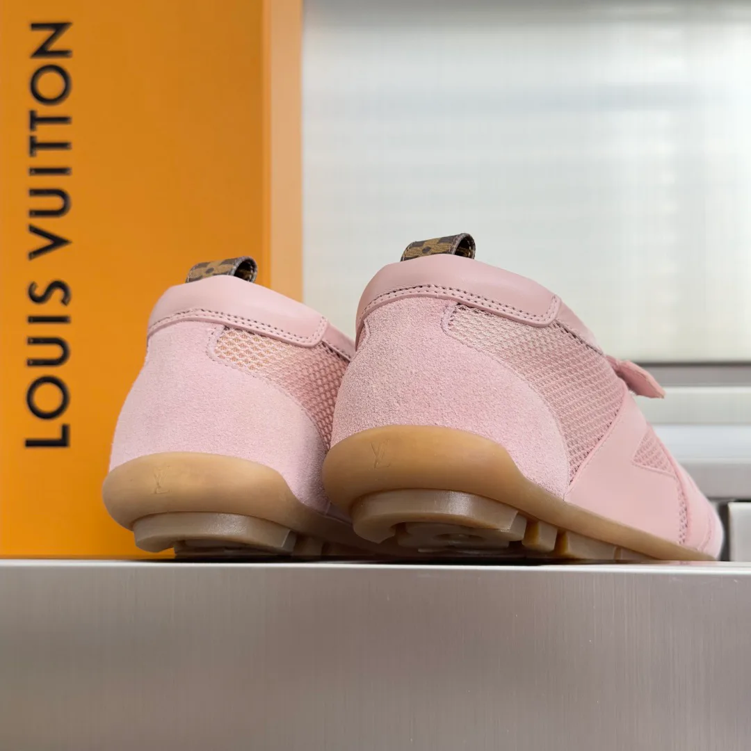 Women's Sneakers LOUIS VUITTON 17950634
