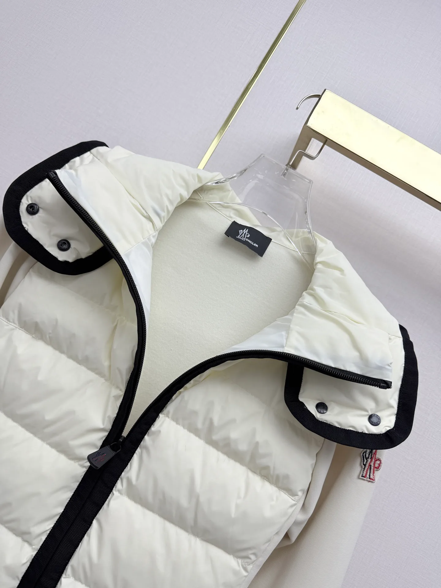 Women's Jackets And Down Jackets MONCLER 18435808