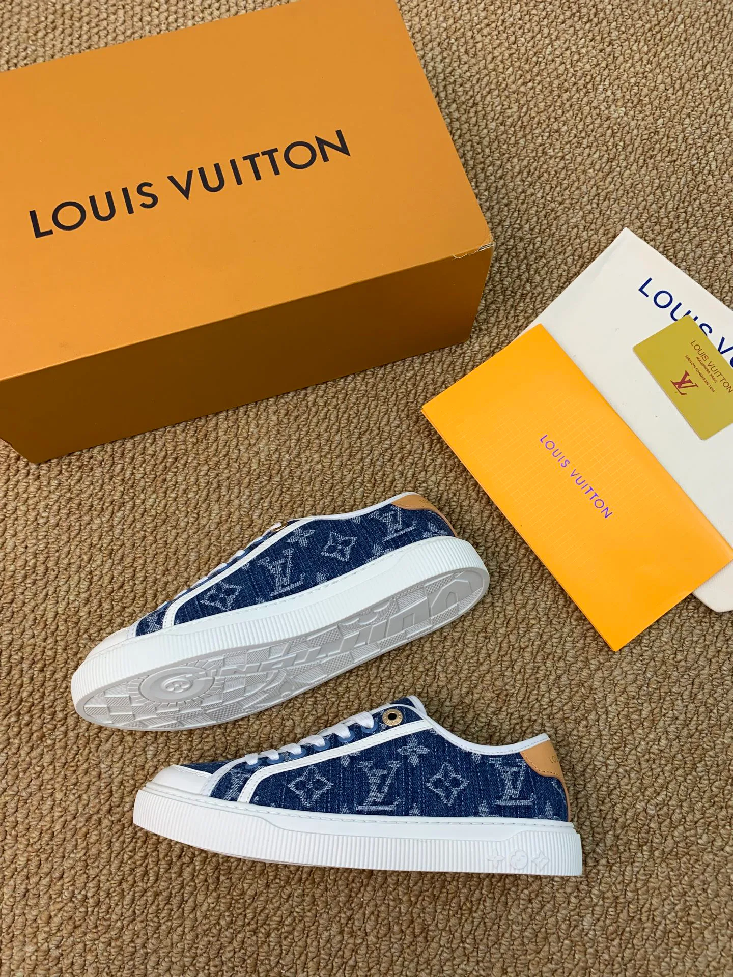 Women's Sneakers LOUIS VUITTON 17545203