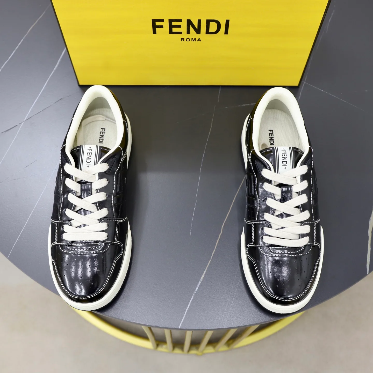 Women's Sneakers FENDI 18516271