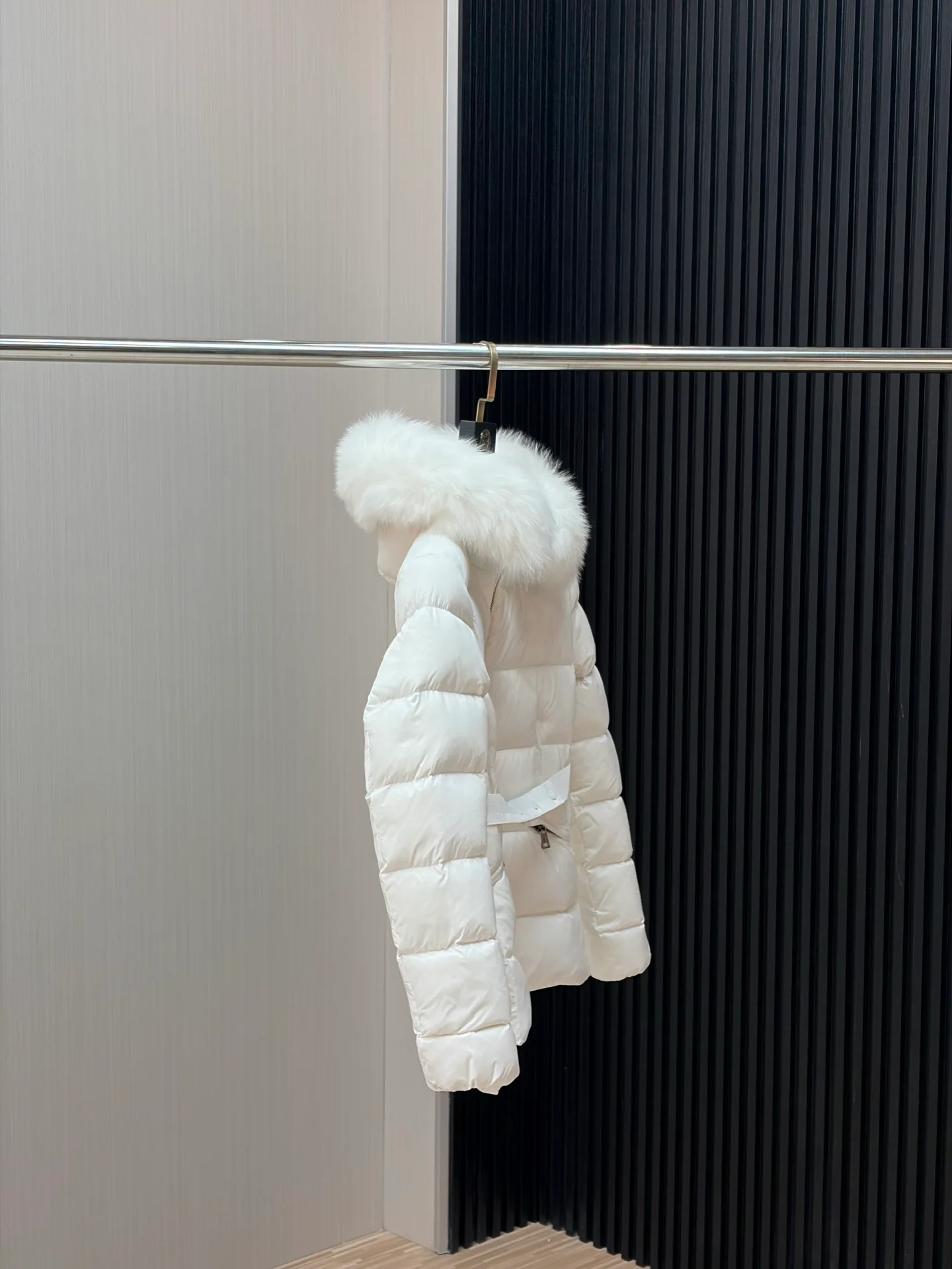 Women's Jackets And Down Jackets MONCLER 18335640
