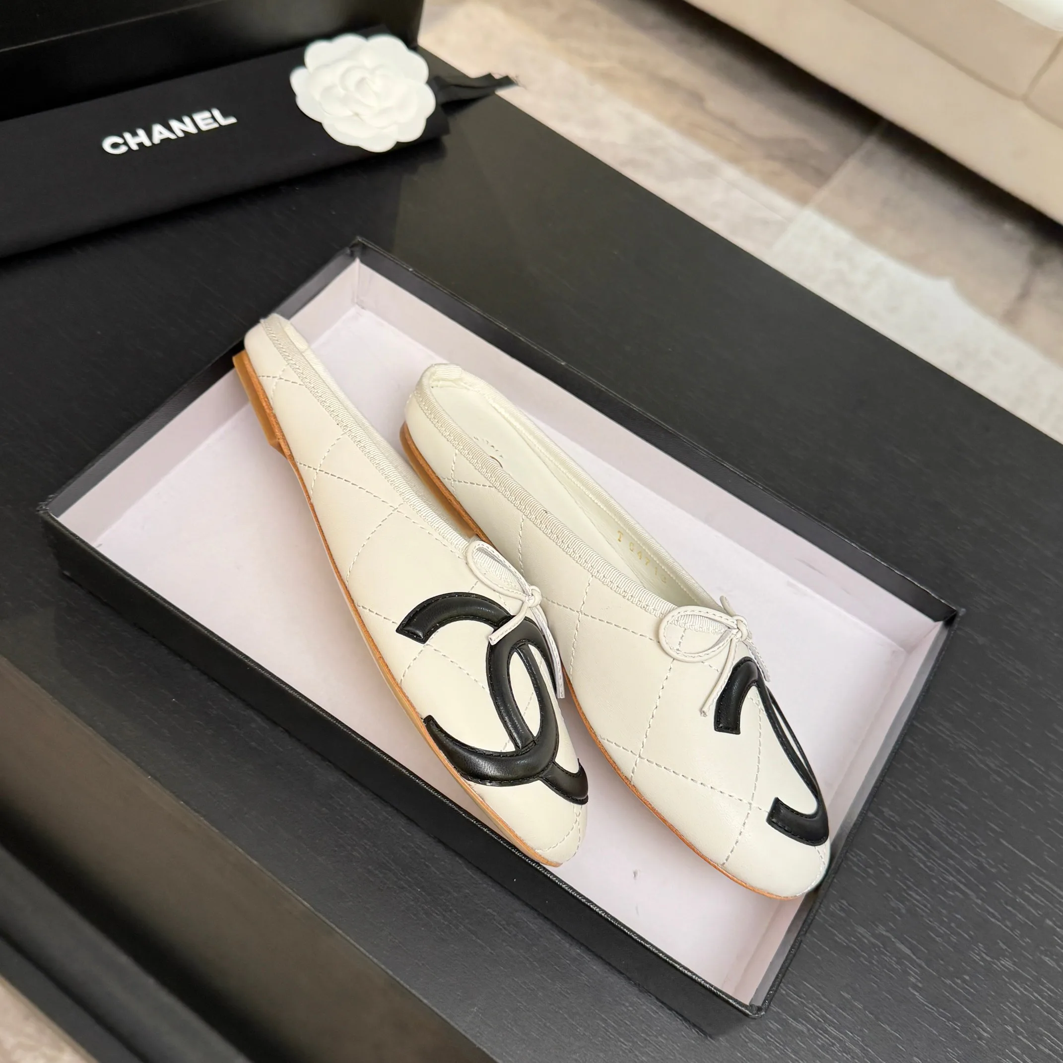 Women's Ballet Flats CHANEL 18063113