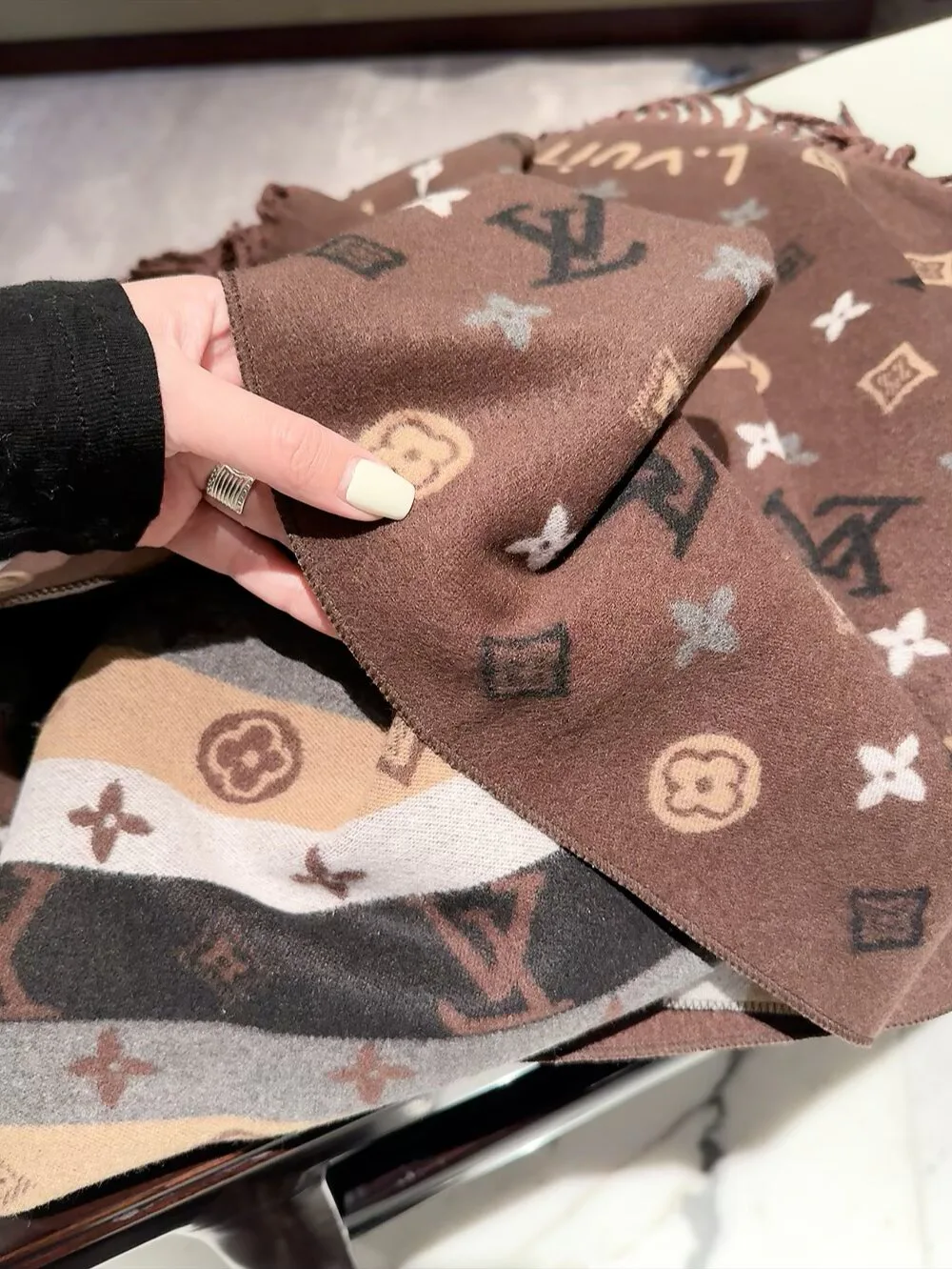 Scarves LOUIS VUITTON 18002812
