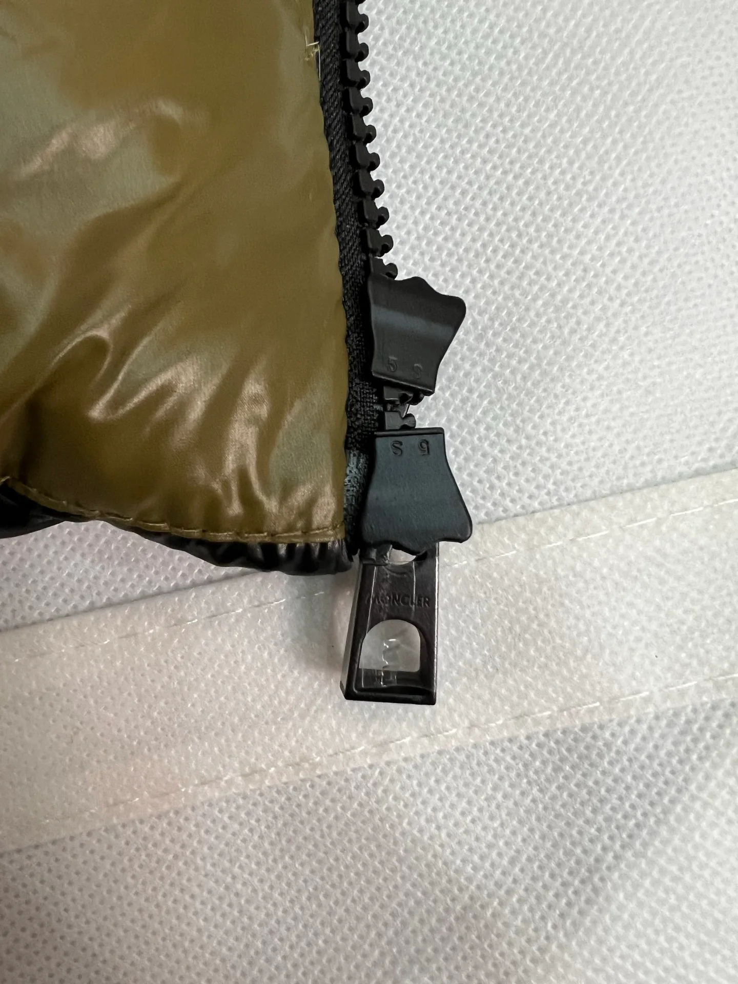 Жилеты Мужские Moncler 18599852