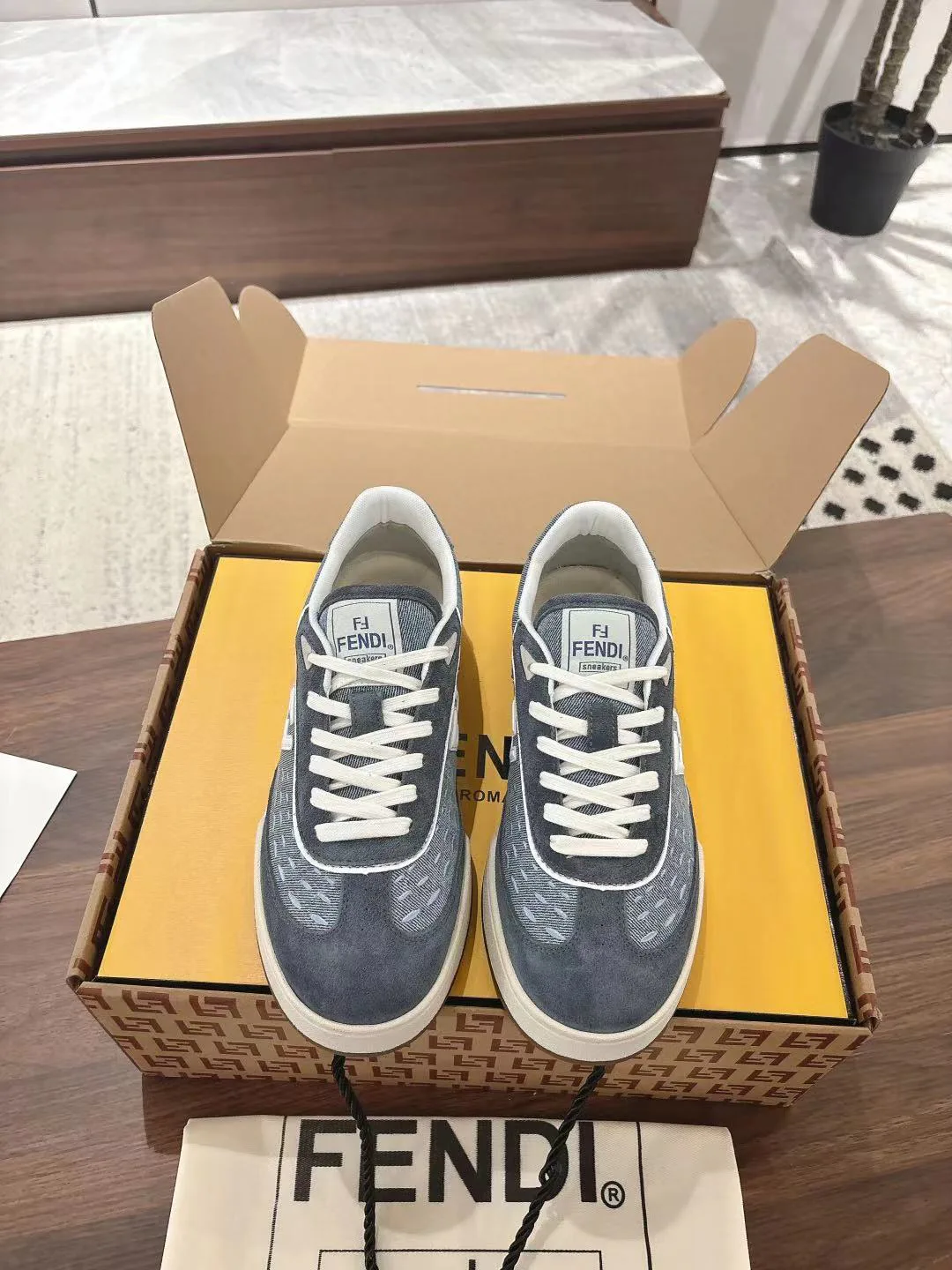 Women's Sneakers FENDI 18219521