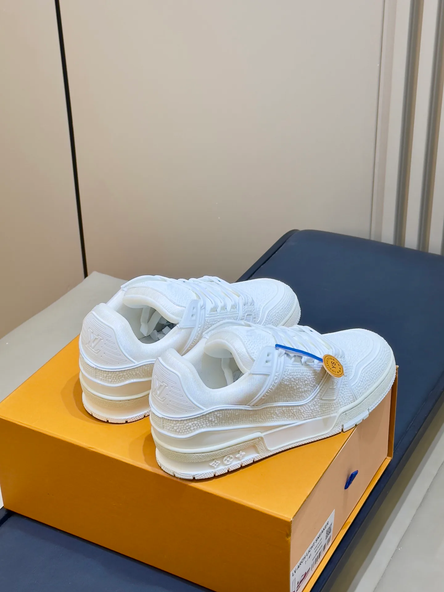 Women's Sneakers LOUIS VUITTON 18073560