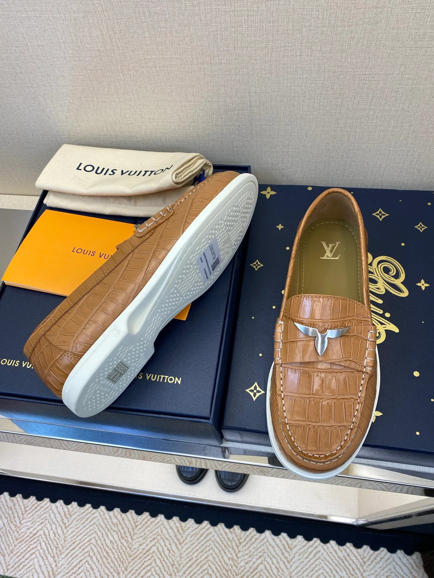 Men's Loafers And Dress Shoes LOUIS VUITTON 18468215