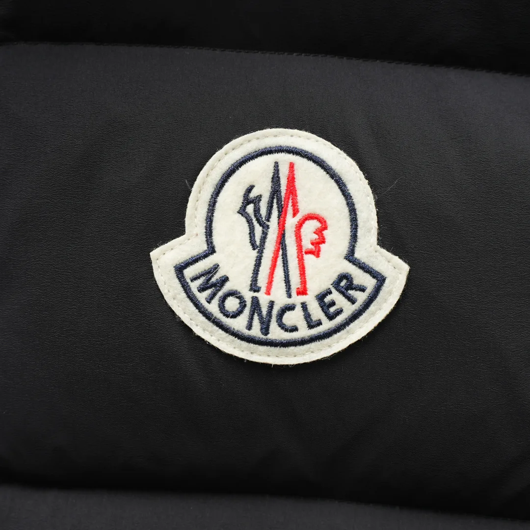Women's Vests MONCLER 18455961