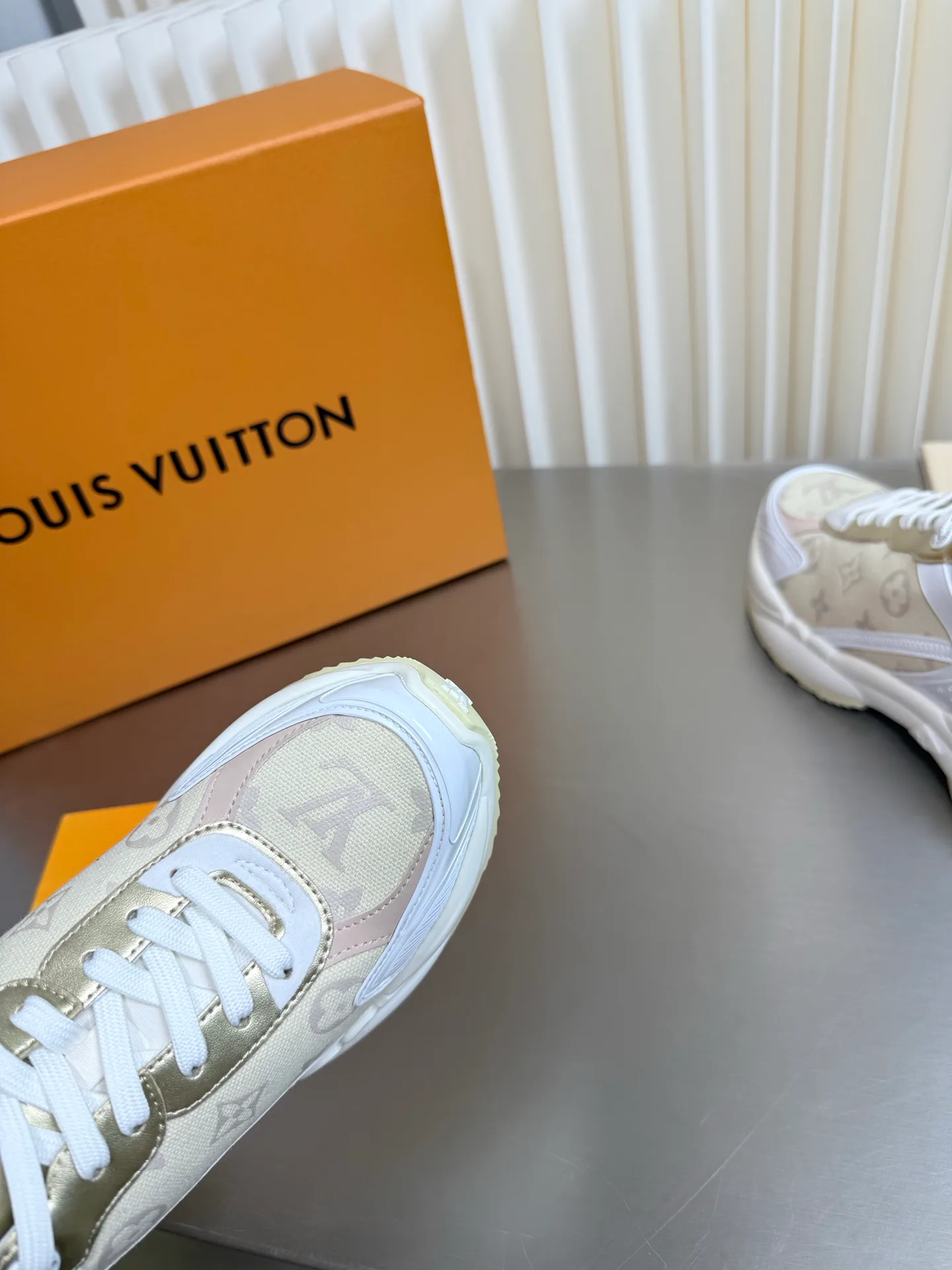 Women's Sneakers LOUIS VUITTON 17873173