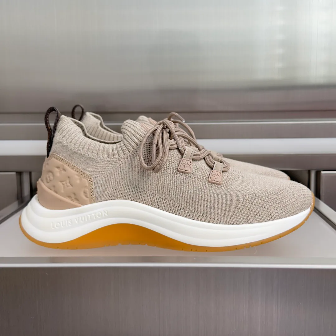 Women's Sneakers LOUIS VUITTON 17950536