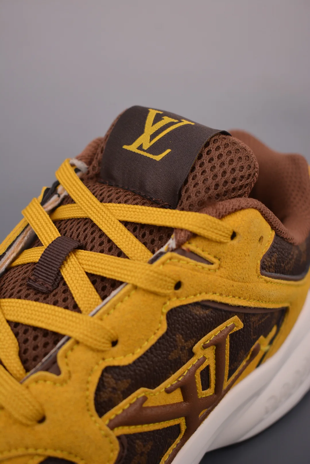 Women's Sneakers LOUIS VUITTON 17429975
