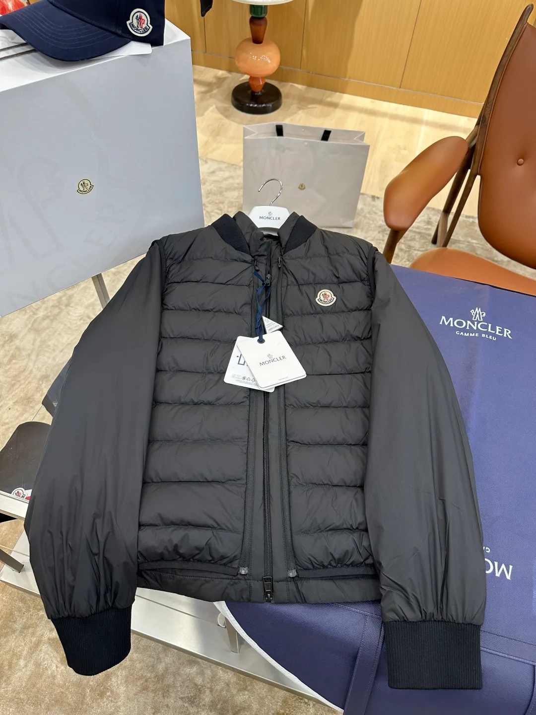 Men's Jackets And Down Jackets MONCLER 18461312