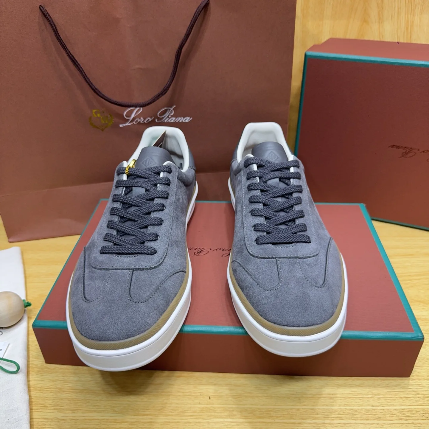 Women's Sneakers LORO PIANA 18263650