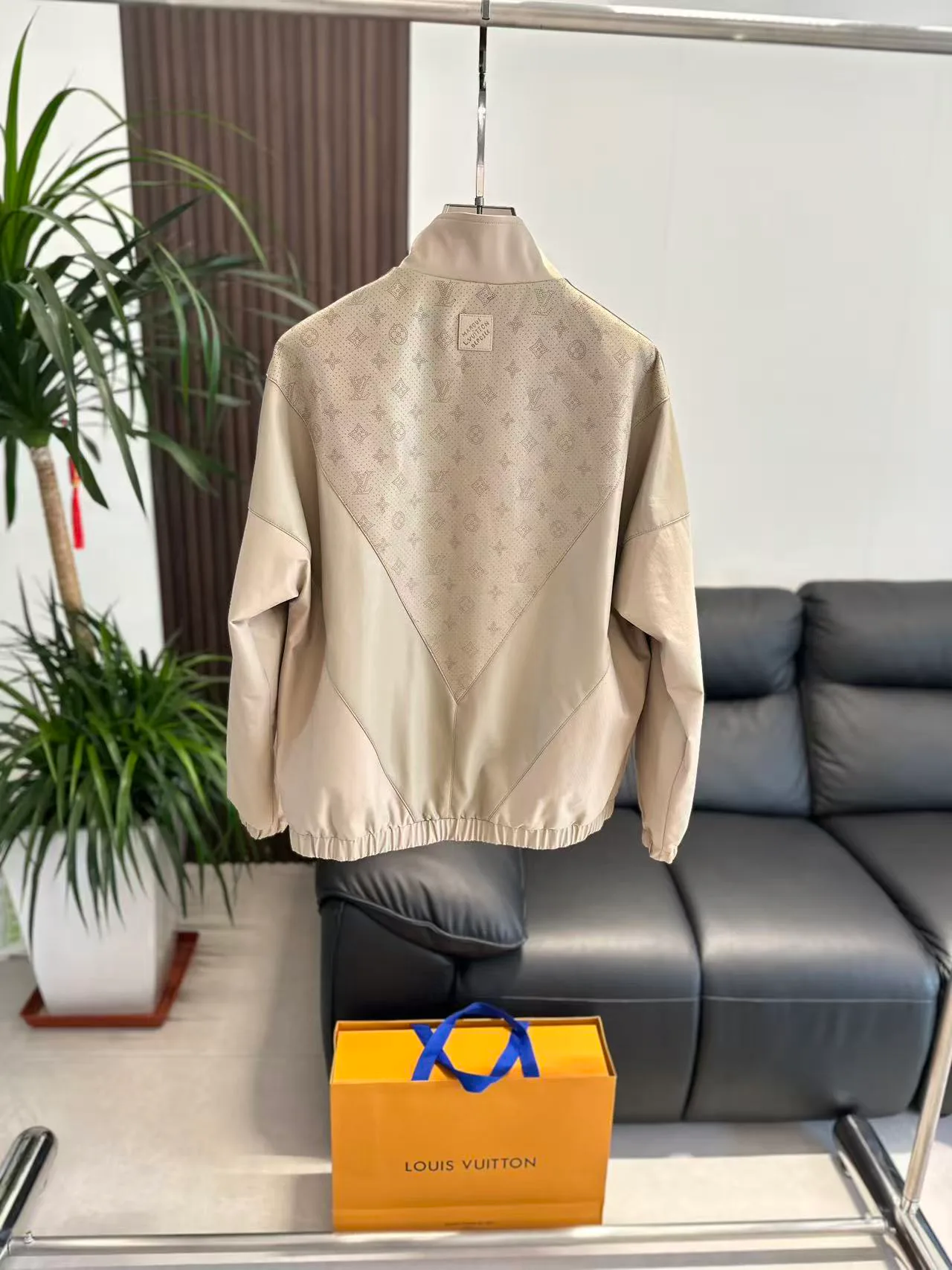 Men's Jackets And Down Jackets LOUIS VUITTON 18140227