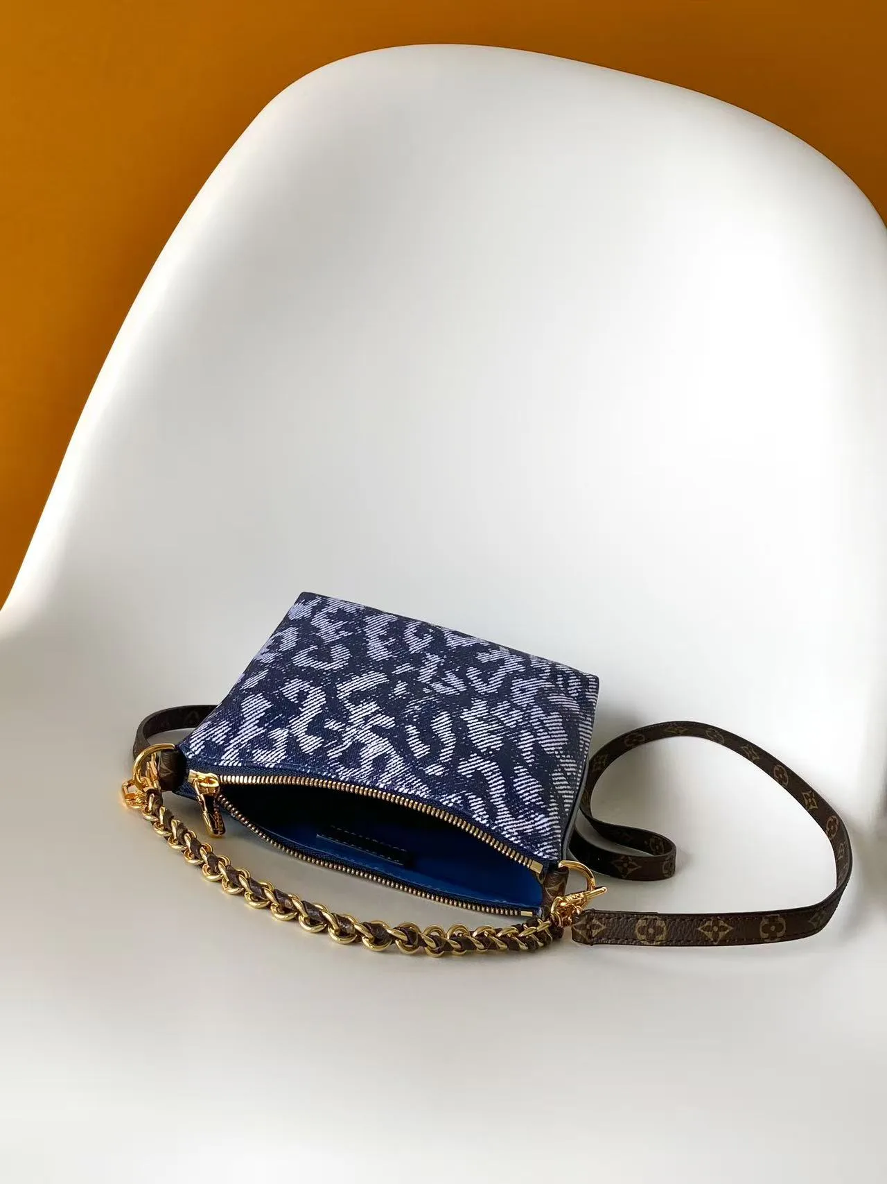 Women's Shoulder Bags LOUIS VUITTON 17948738