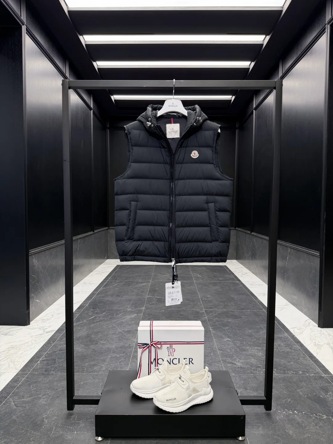 Men's Vests MONCLER 18416851