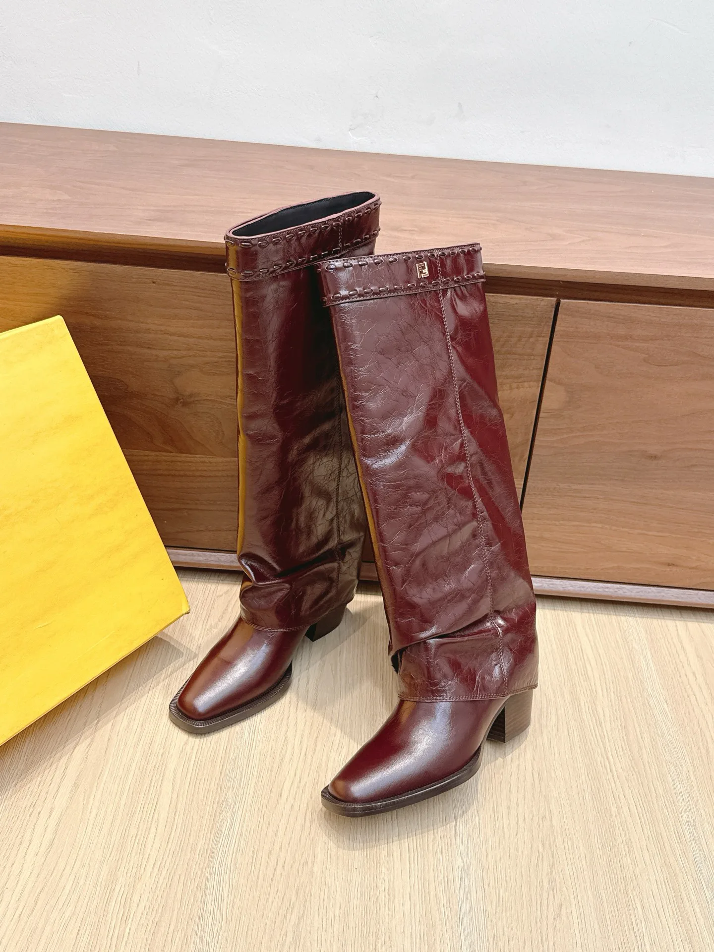Women's Boots FENDI 18092435
