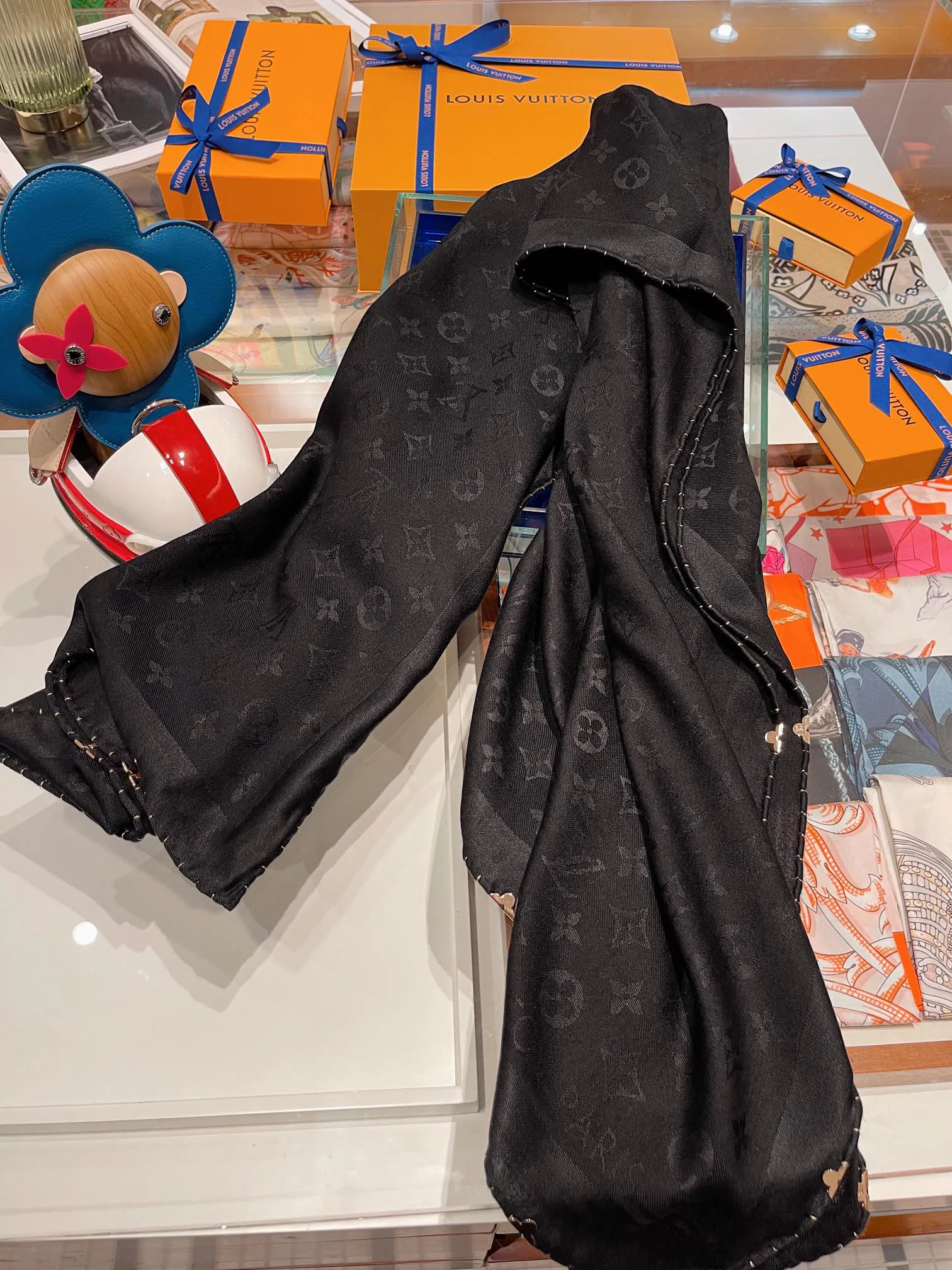 Scarves LOUIS VUITTON 17754368