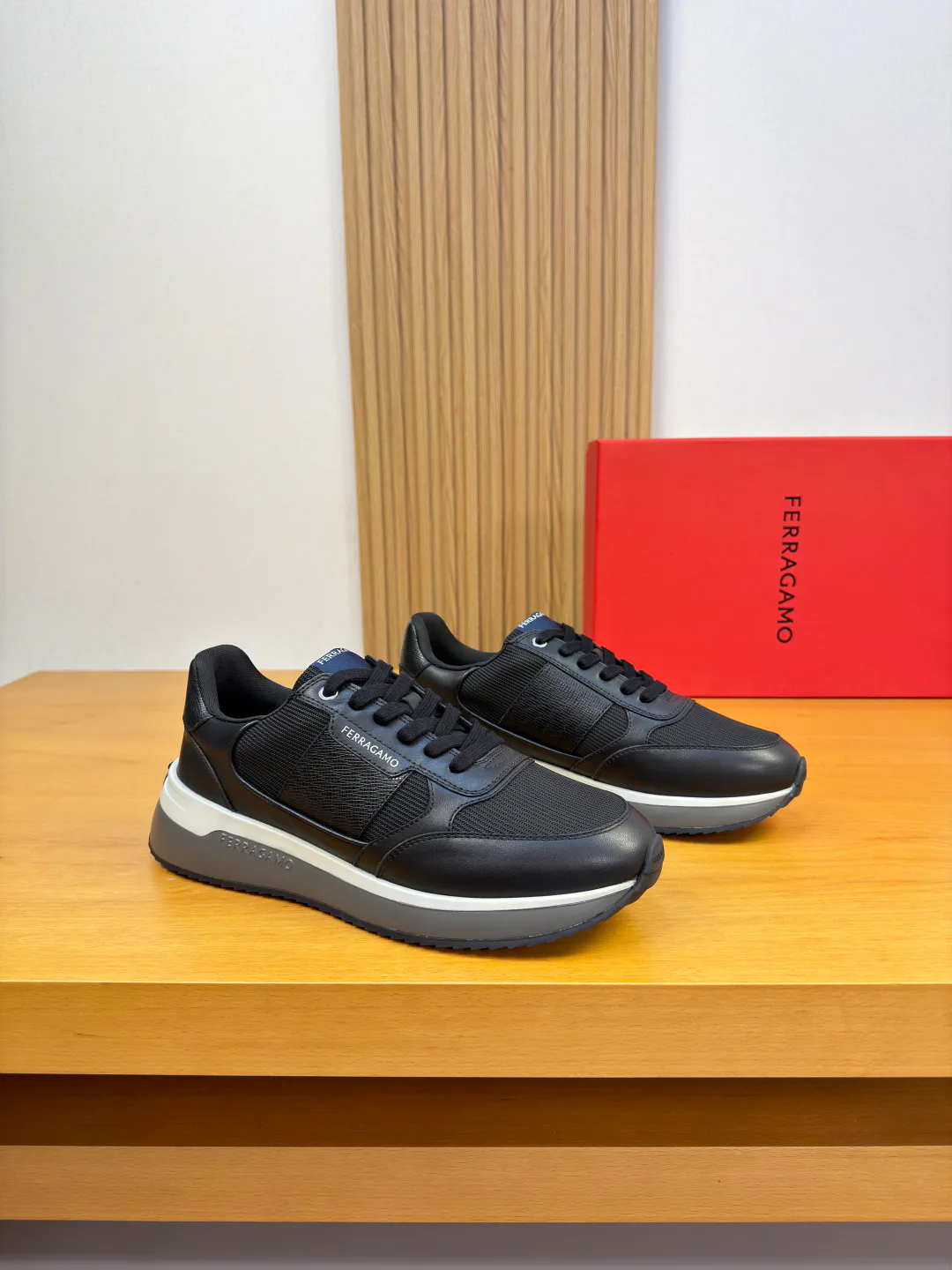 Кроссовки Мужские Salvatore Ferragamo 18666886
