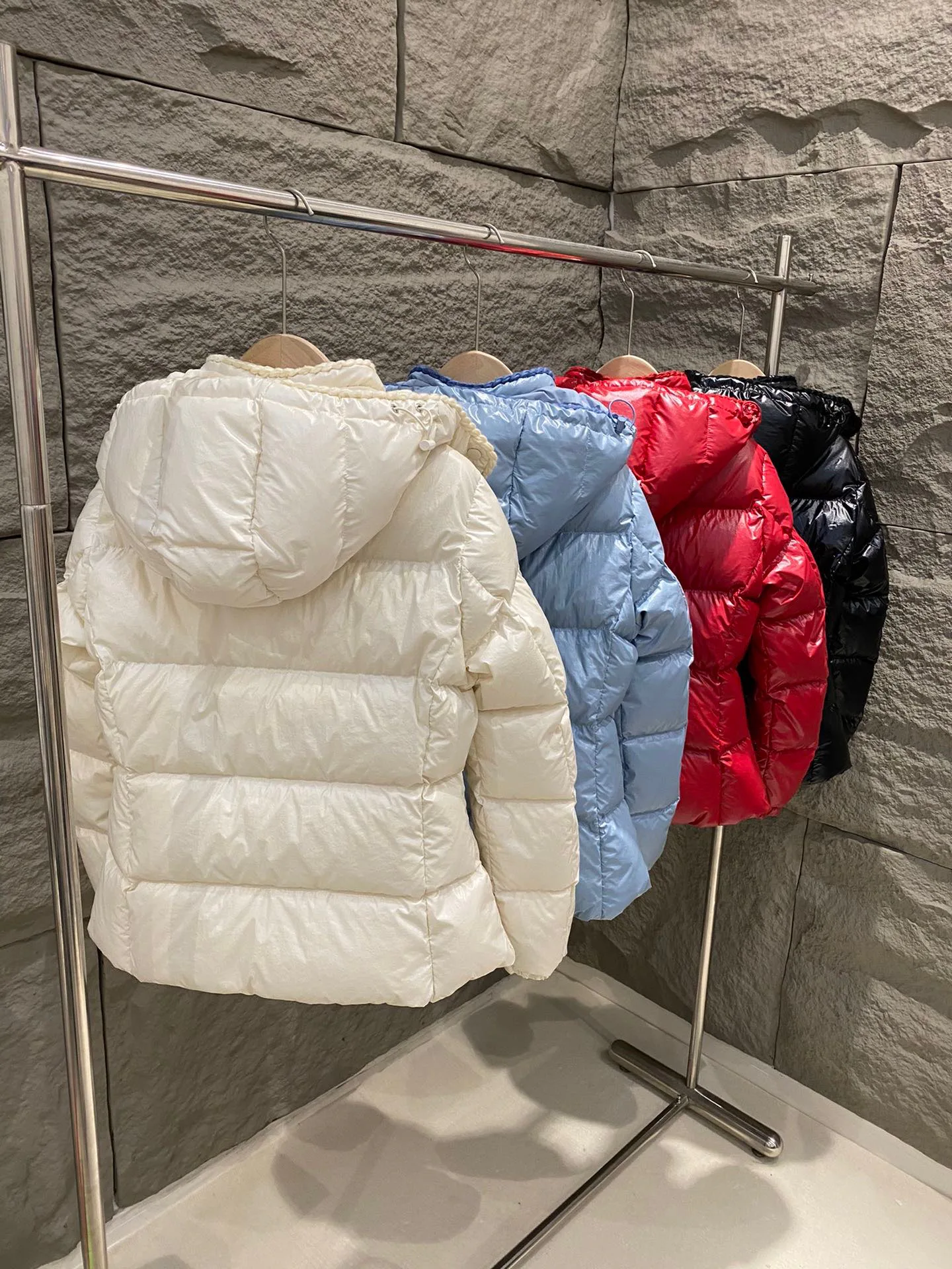 Women's Jackets And Down Jackets MONCLER 18326244