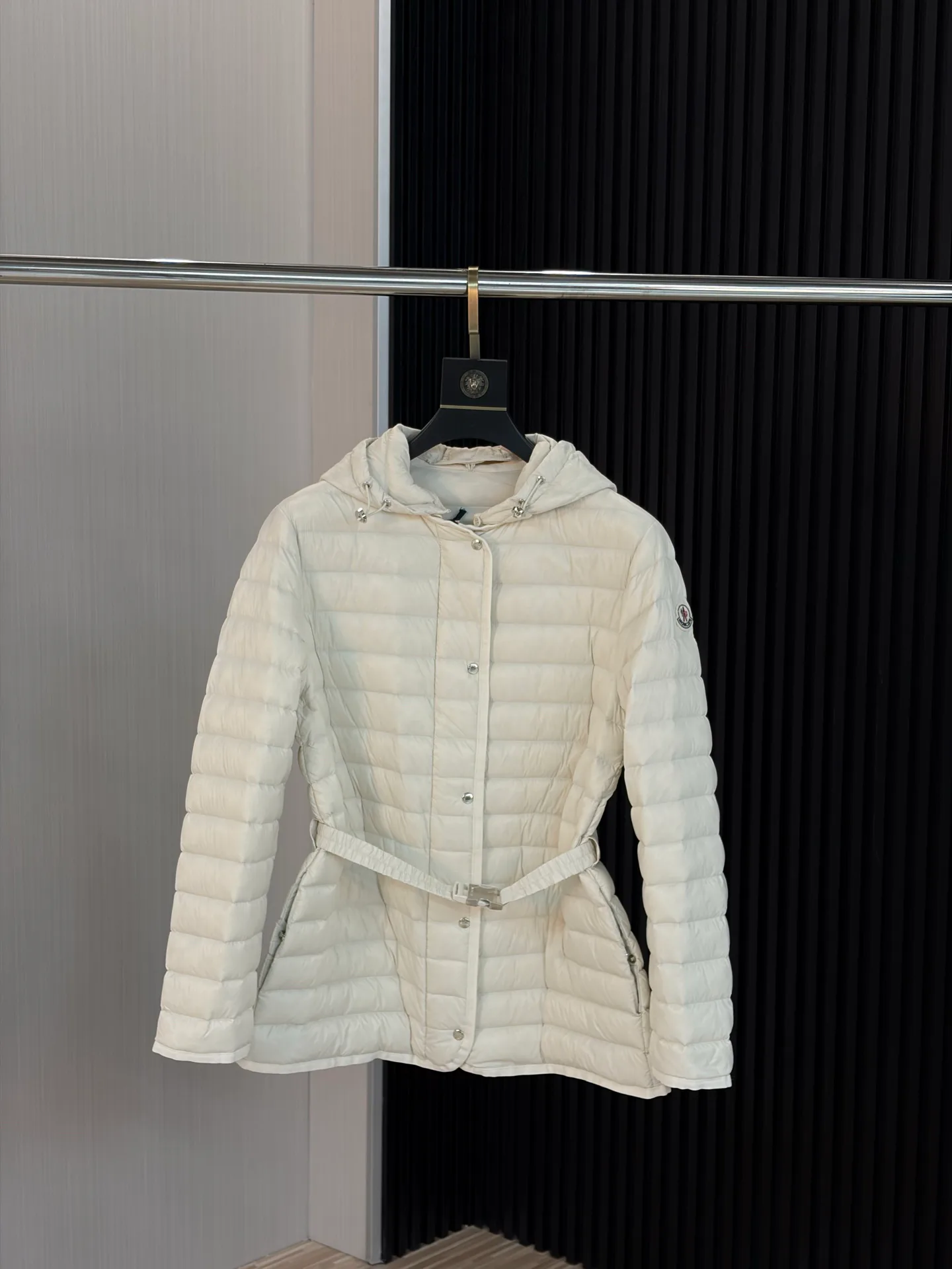 Women's Jackets And Down Jackets MONCLER 18529865