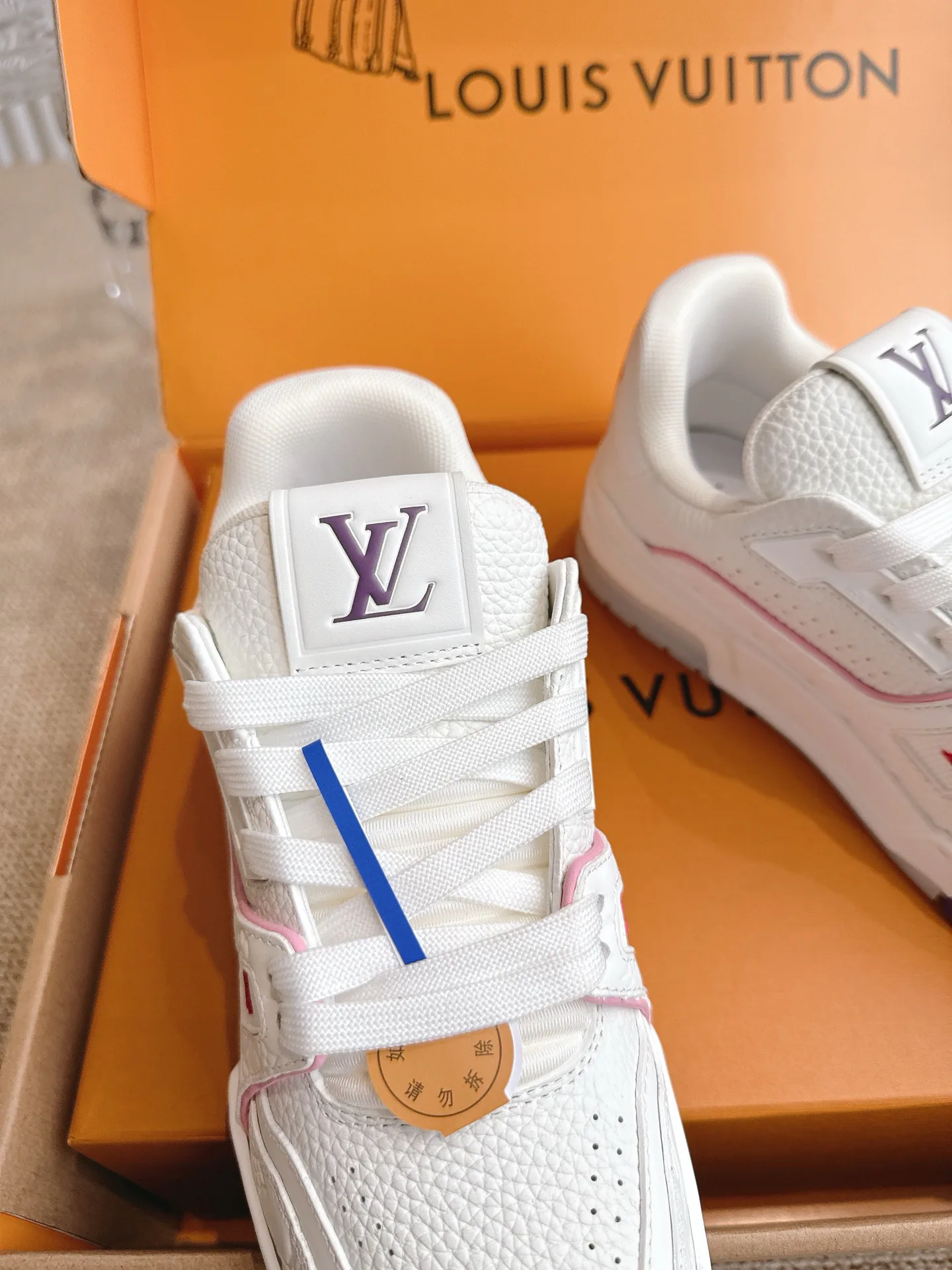 Women's Sneakers LOUIS VUITTON 18324754