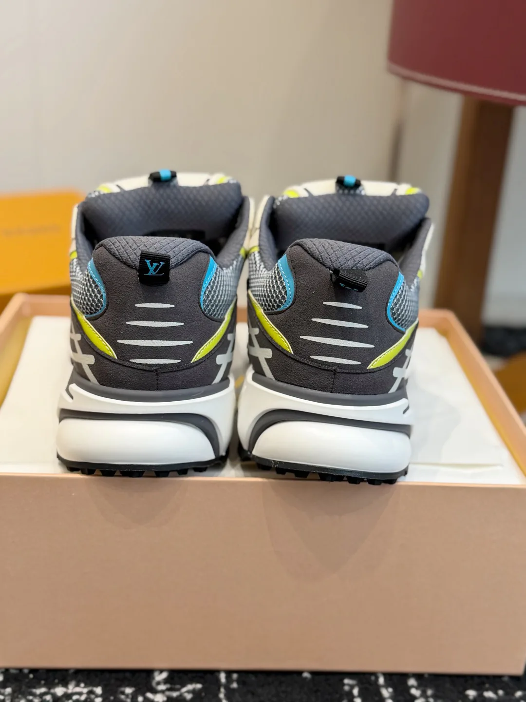 Men's Sneakers LOUIS VUITTON 17437990