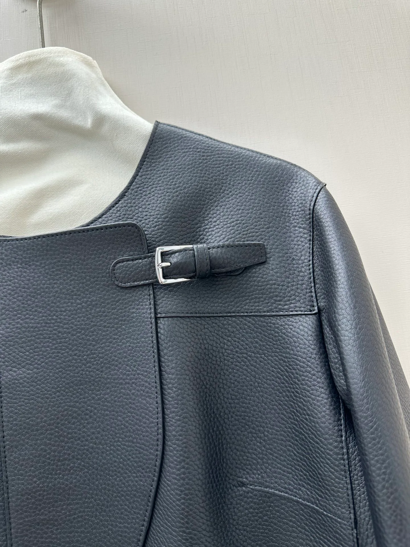Women's Leather Jackets And Sheepskin Coats HERMES 17940572