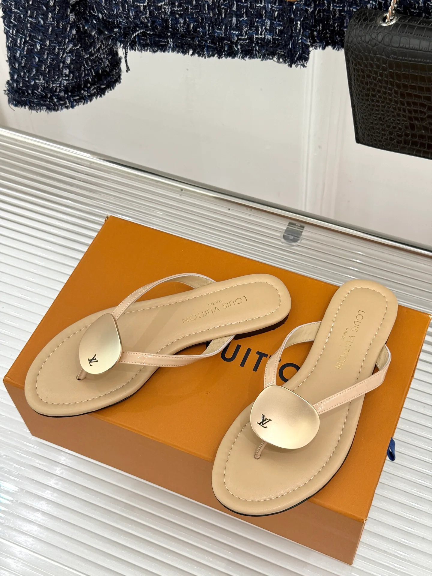 Women's Flip-Flops LOUIS VUITTON 17596995